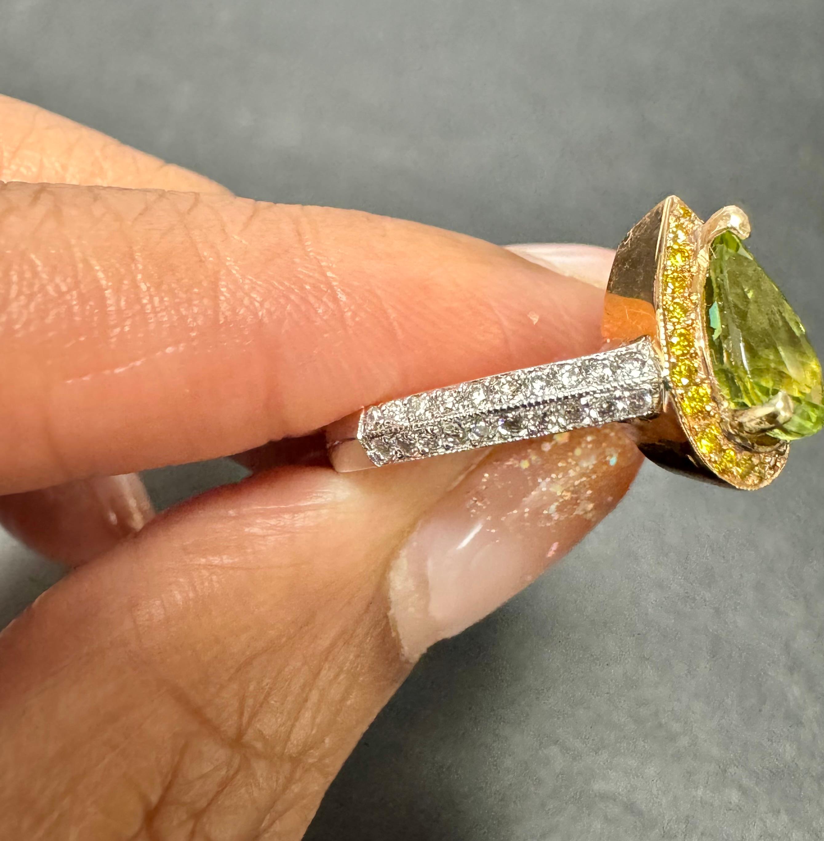 2,40 Karat natürlicher Peridot Diamant 18 Karat Weißgold Verlobungsring im Angebot 3