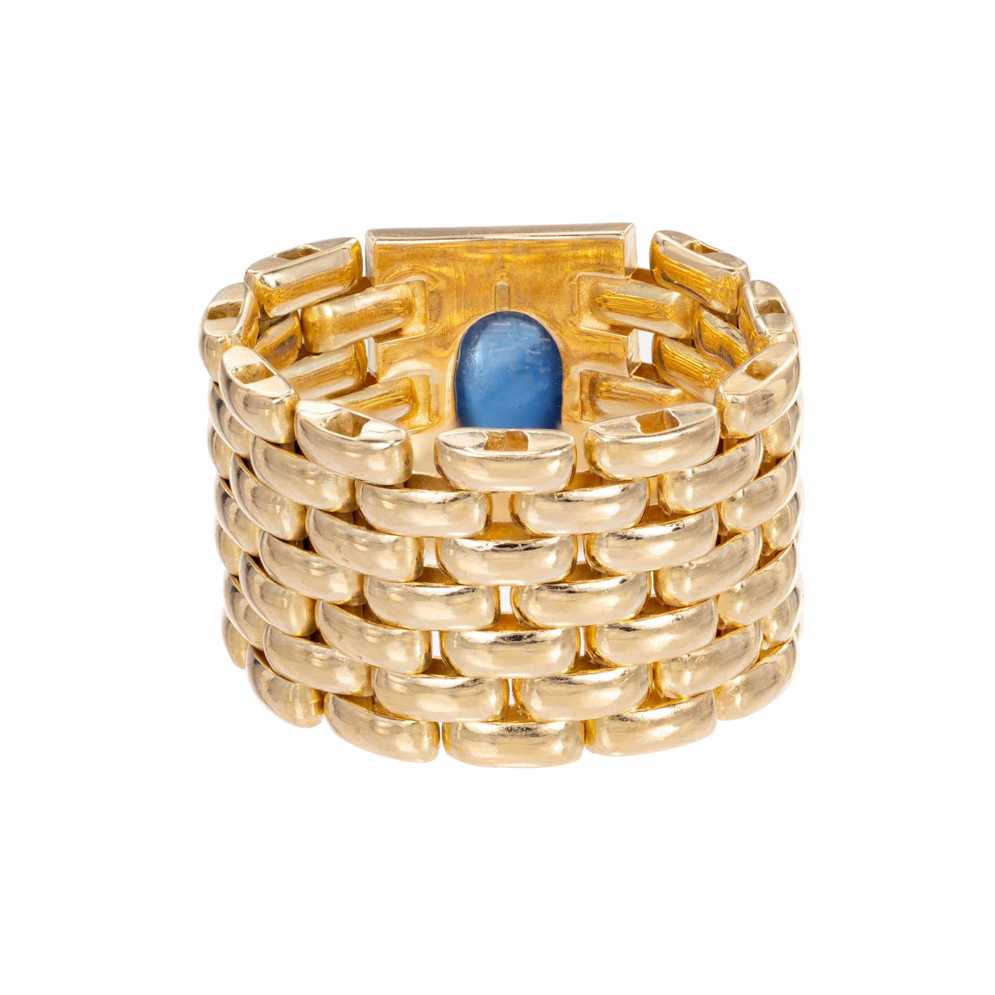 2.40 Carat Oval Cabochon Sapphire Yellow Gold Mesh Ring In Good Condition In Stamford, CT