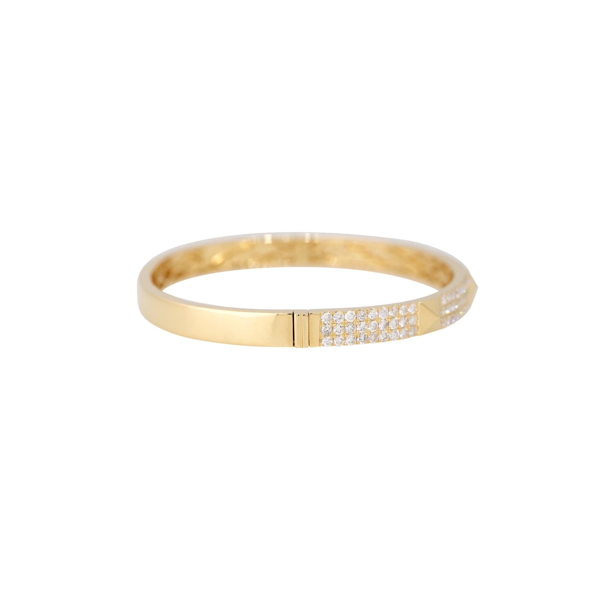 18k Yellow Gold 2.40ctw Pave Diamond Rock Stud Bangle Bracelet
Material: 18k Yellow Gold
Diamond Details: There are approximately 2.40 carats of round brilliant-cut diamonds halfway around the bangle
Diamond Clarity: All diamonds are approximately