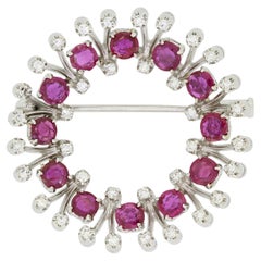 Broche circular de rubíes y diamantes de 2,40 quilates