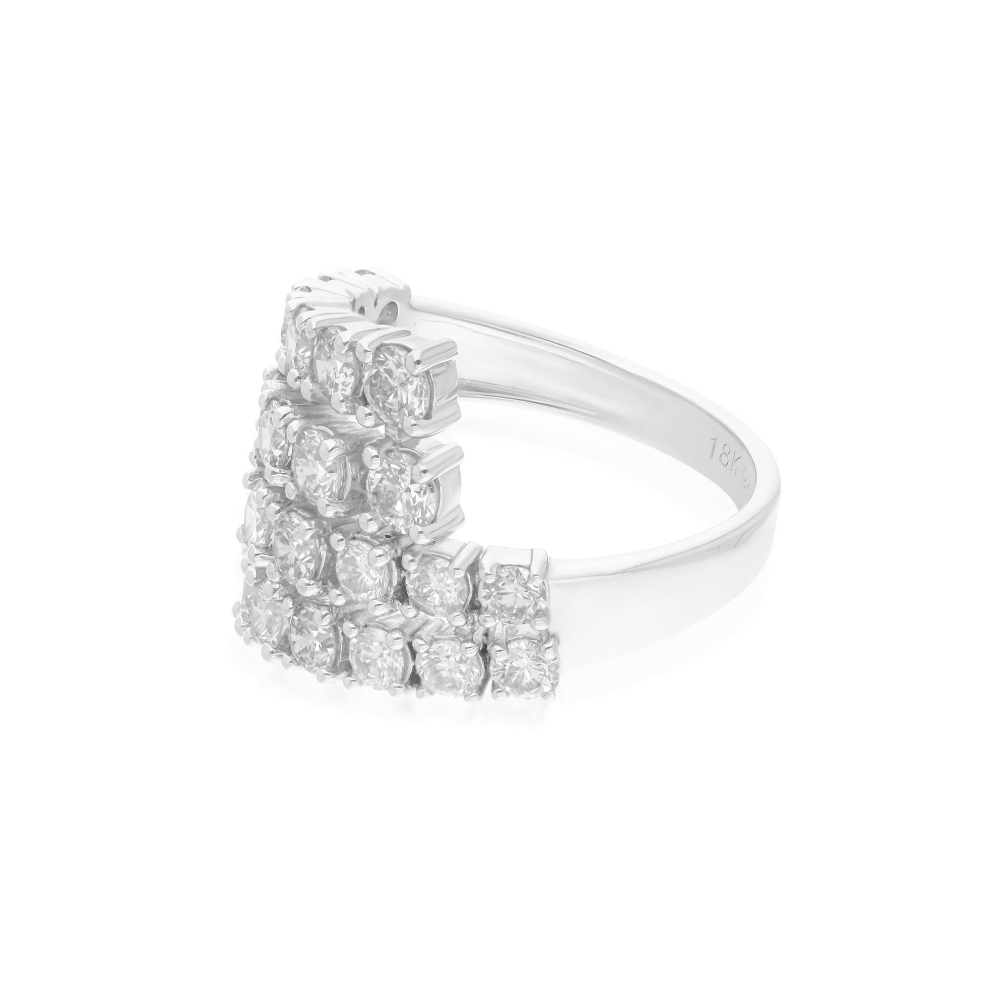 Dieser exquisite Ring ist aus 18-karätigem Gold gegossen und mit 2,40 Karat funkelnden Diamanten besetzt.

Der Ring hat die Größe 7 US und kann auf Anfrage größer oder kleiner gemacht werden. FOLLOW SPECTRUM JEWELS Storefront, um die neueste
