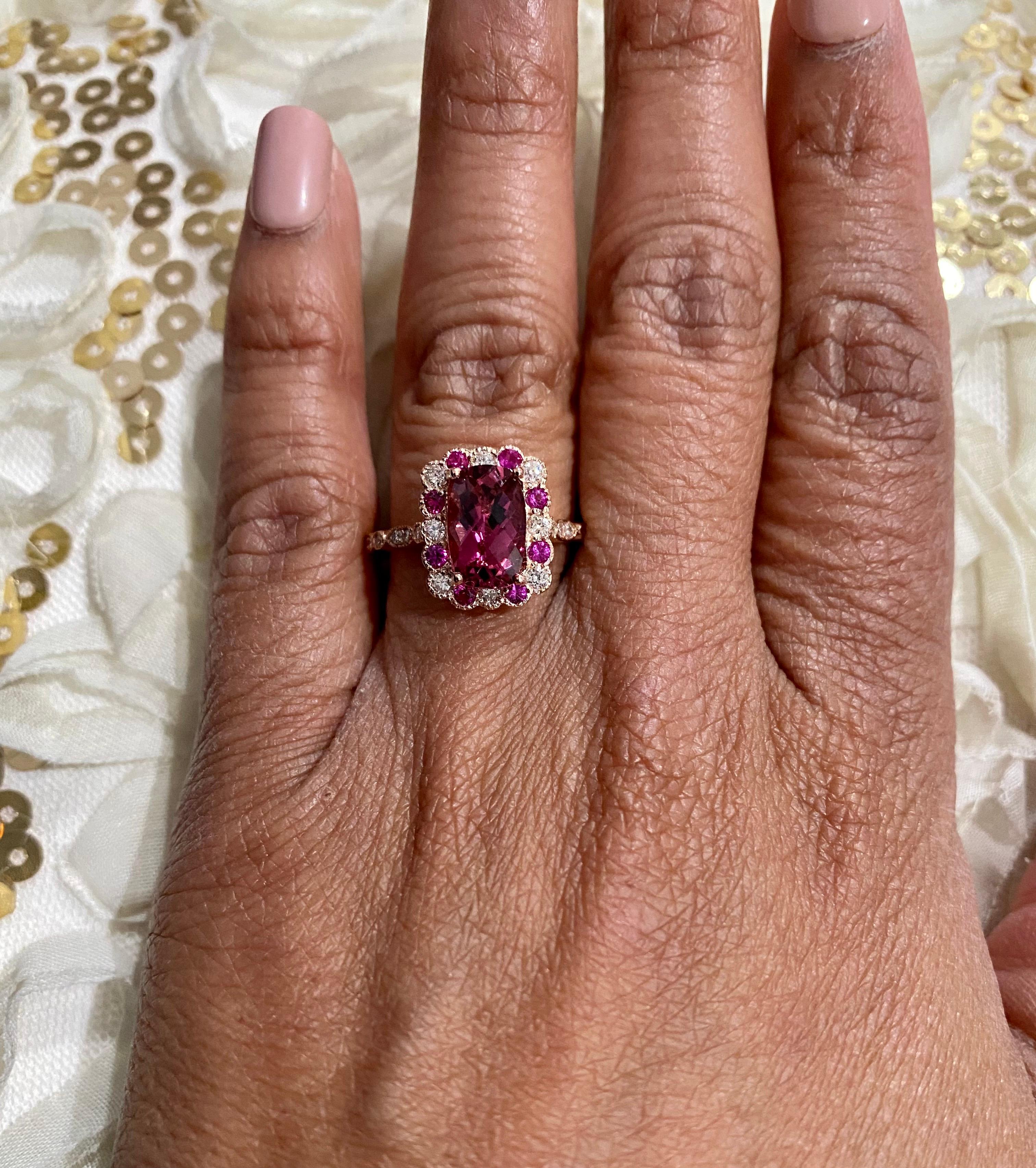 Verlobungsring aus Roségold mit 2,40 Karat rosa Turmalin, Diamant und Saphir (Kissenschliff) im Angebot