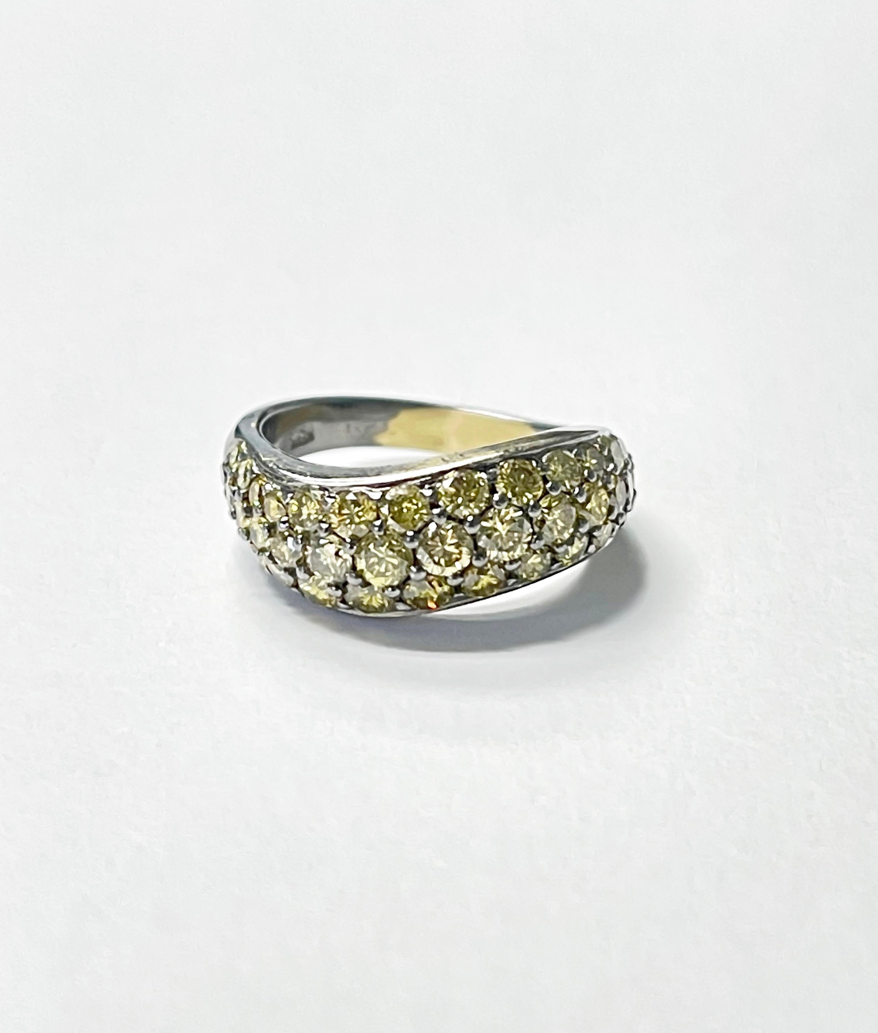 2.40 Carat Yellow Diamond Band Ring in 18K Gold In New Condition For Sale In New York, NY