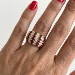 Anillo de oro amarillo de 18 quilates con rubí y diamantes de 2,40 quilates