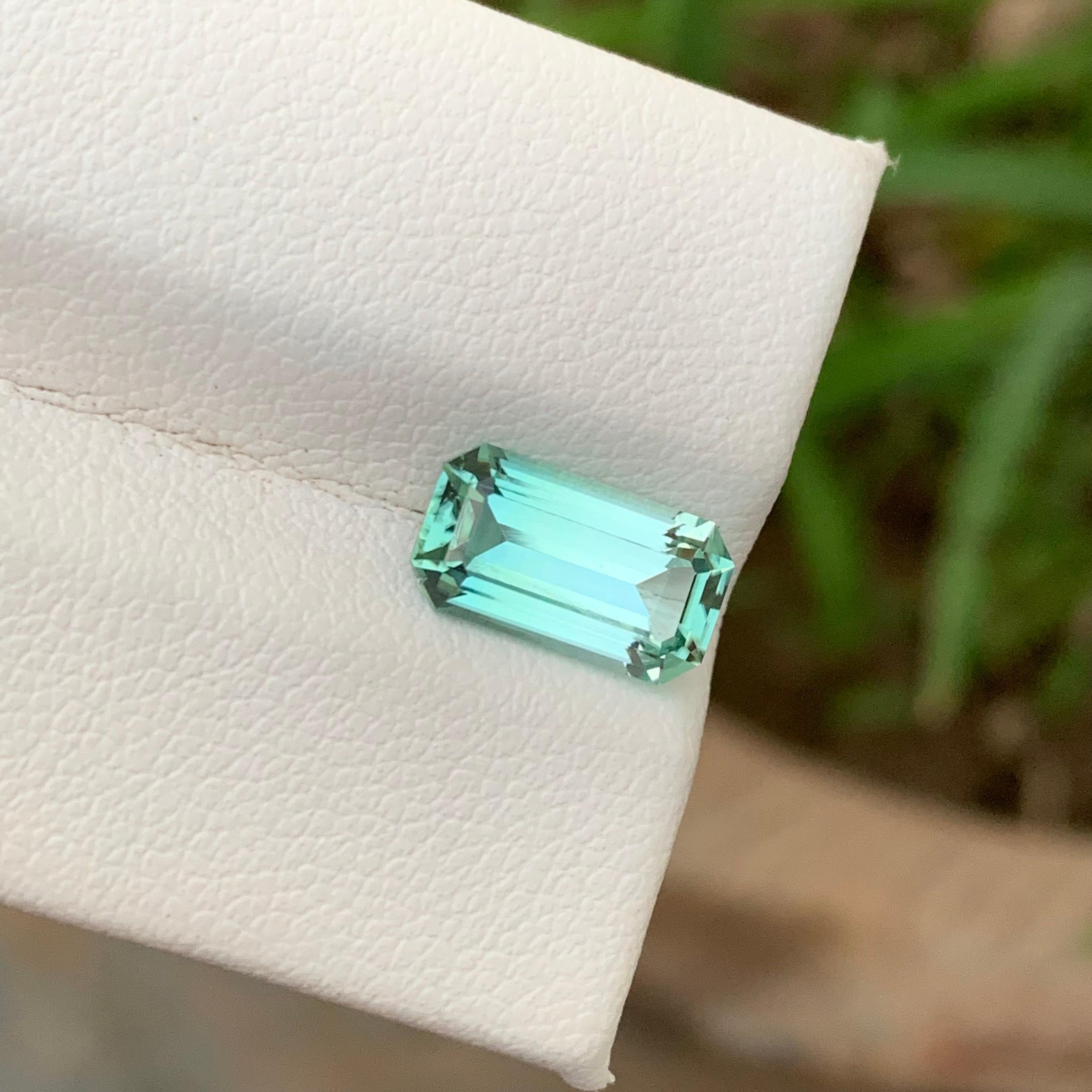 2.40 Carats Loupe Clean Loose Mint Seafoam Tourmaline Emerald Shape Afghan Mine Unisexe en vente