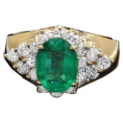 14 Karat massiver Gelbgold Ring mit 2,40 Karat natürlichem Smaragd und Diamant