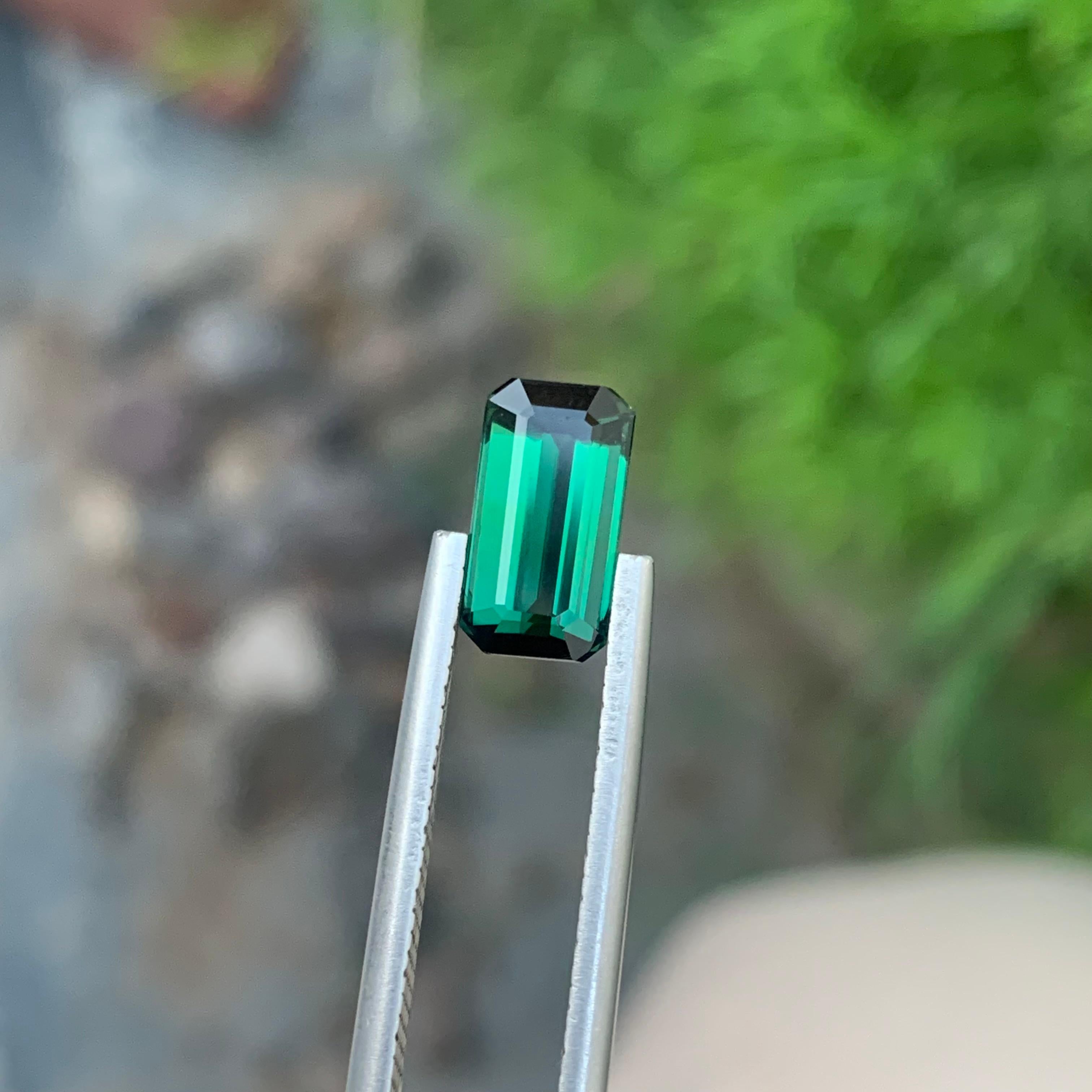 2.40 Carats Natural Loose Green Tourmaline With Lagoon Shade Emerald Shape In New Condition For Sale In Peshawar, PK