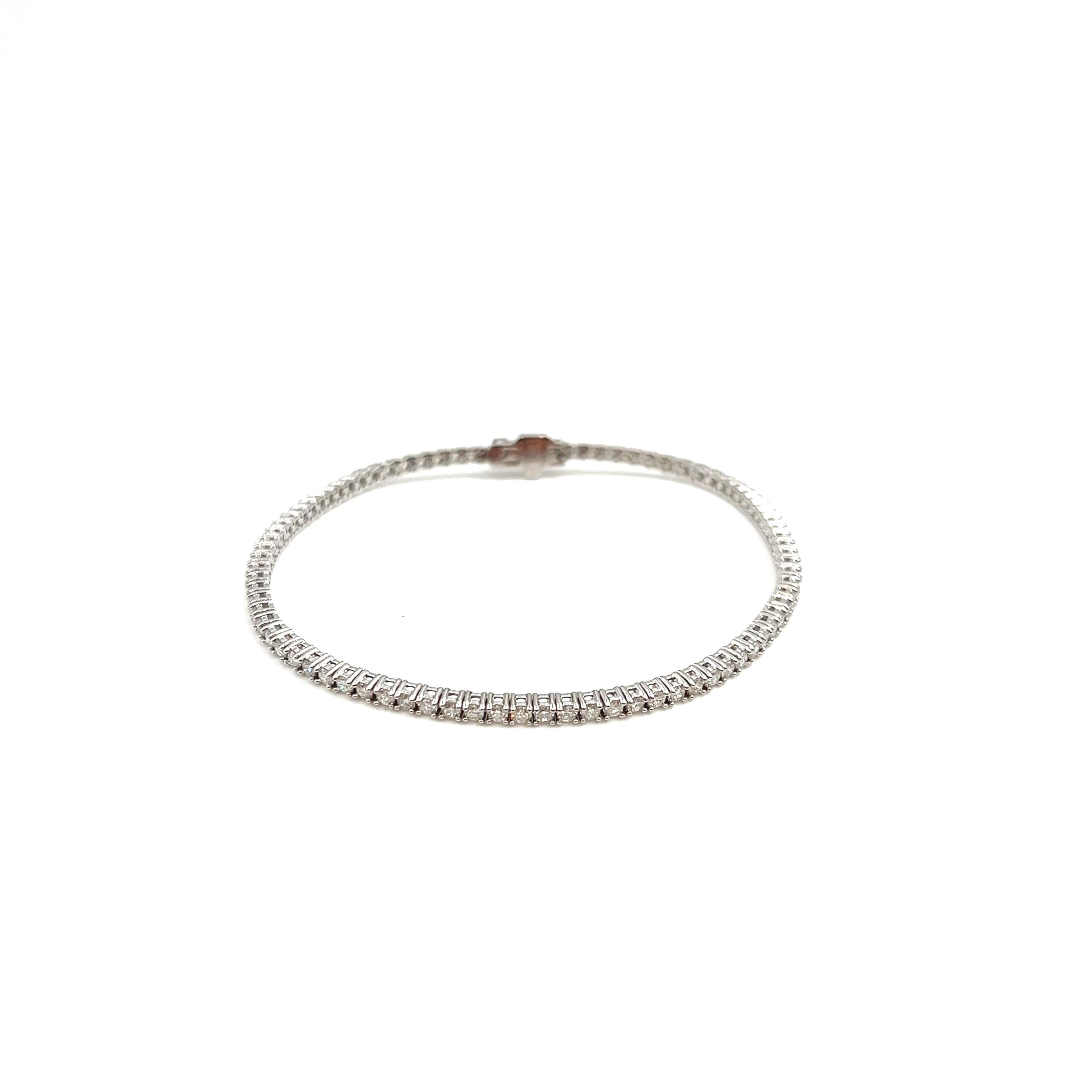 This beautiful diamond tennis bracelet features 85 round brilliants set in 14k white gold. The diamonds boast a color of G/H and SI1/SI2 in clarity. A stunning bracelet to add to any wardrobe.