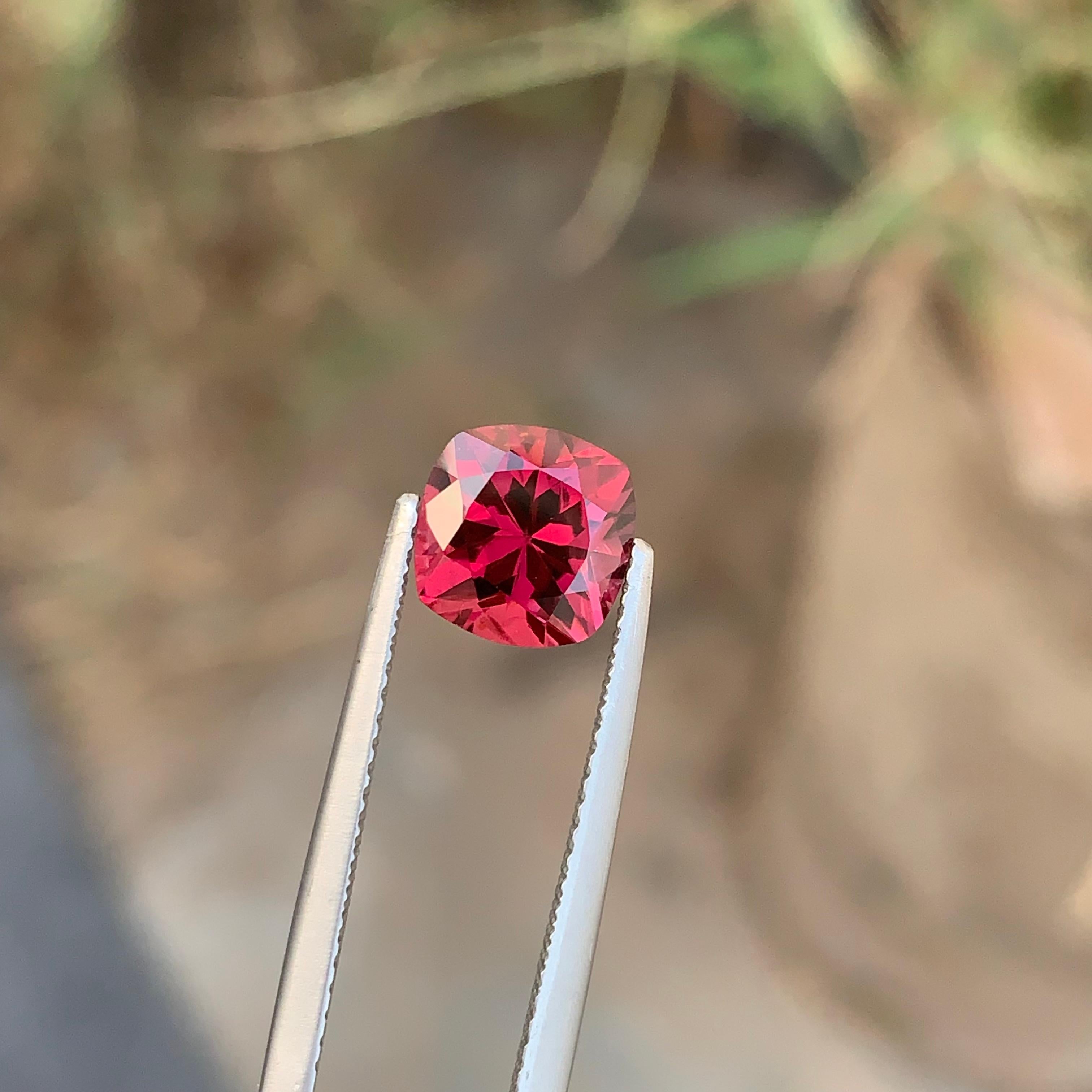 Arts and Crafts 2.40 Cts Natural Loose Red Rhodolite Garnet Cushion Cut Gemstone From Tanzania en vente