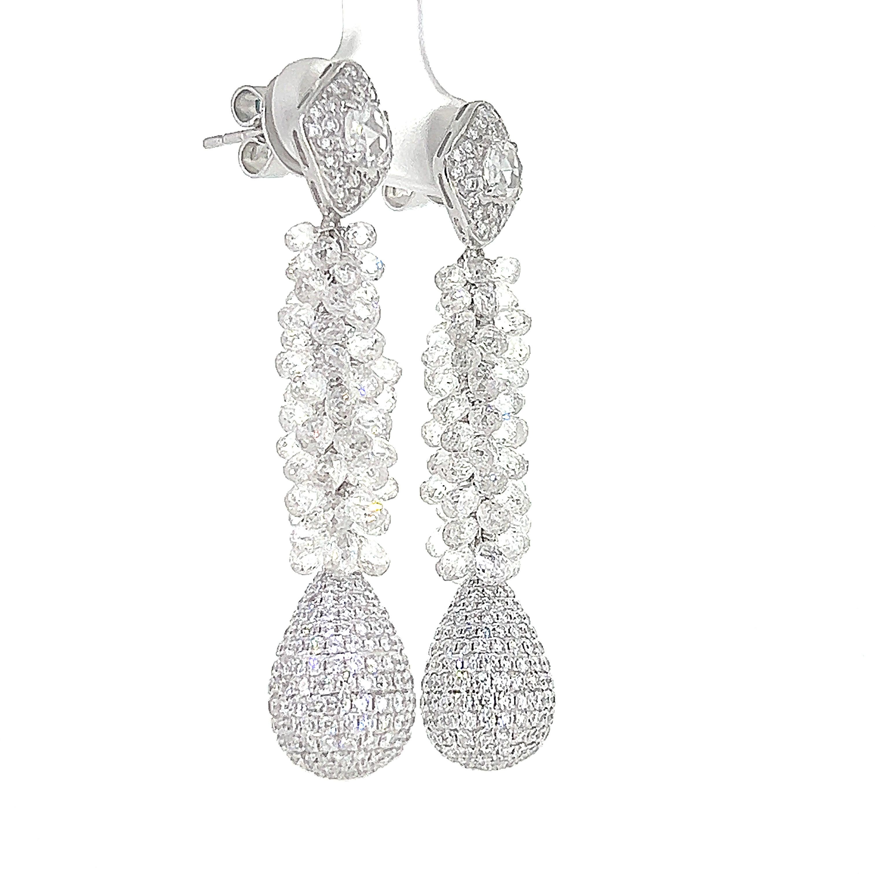 Taille briolette Boucles d'oreilles pendantes d'inspiration 1920 en or blanc 18 carats et diamants 24,00 carats en vente