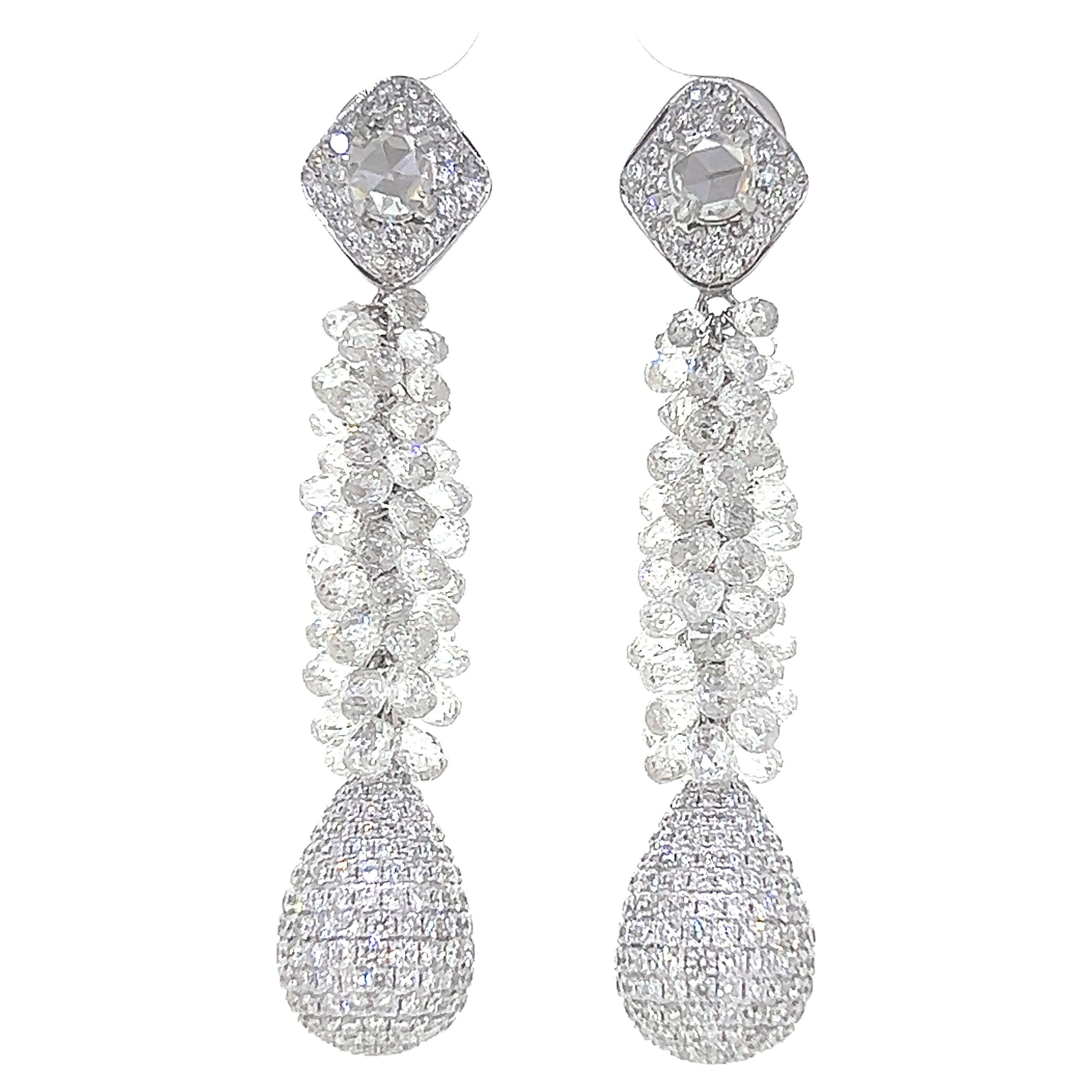 Boucles d'oreilles pendantes d'inspiration 1920 en or blanc 18 carats et diamants 24,00 carats en vente