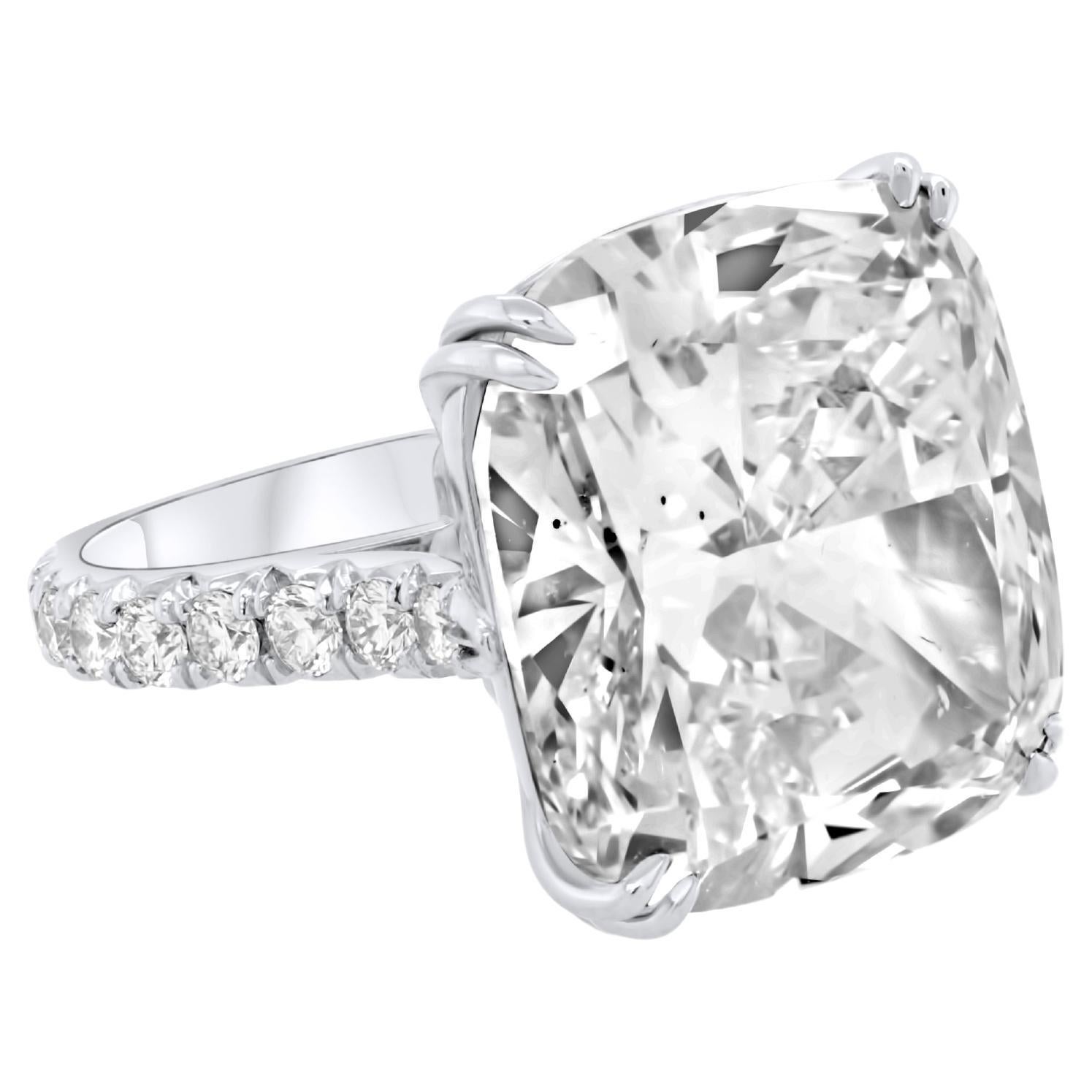 Anillo de compromiso de diamantes talla cojín de 24,03 quilates
