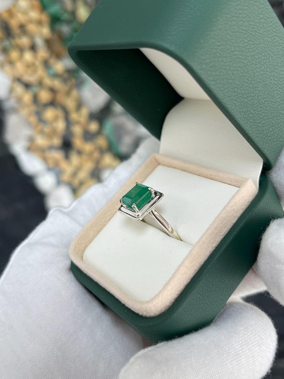 2,40ct Natural Asscher Cut Smaragd Solitär Ring in Sterling Silber im Zustand „Neu“ im Angebot in Jupiter, FL