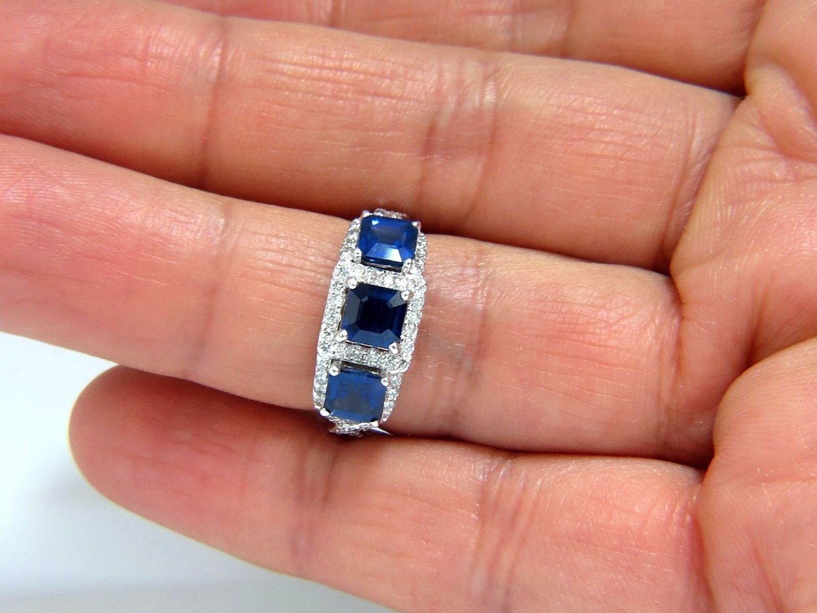 2.40Ct Natural Blue Sapphire Diamonds Ring 14Kt Classic Three Emerald Cuts In New Condition In New York, NY