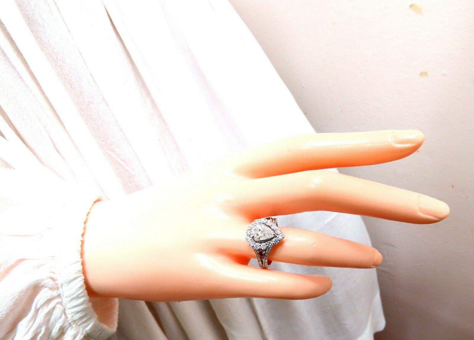 2,40 quilates de diamantes naturales en forma de pera Rubí Cóctel Halo Anillo en racimo 14 quilates en venta 1
