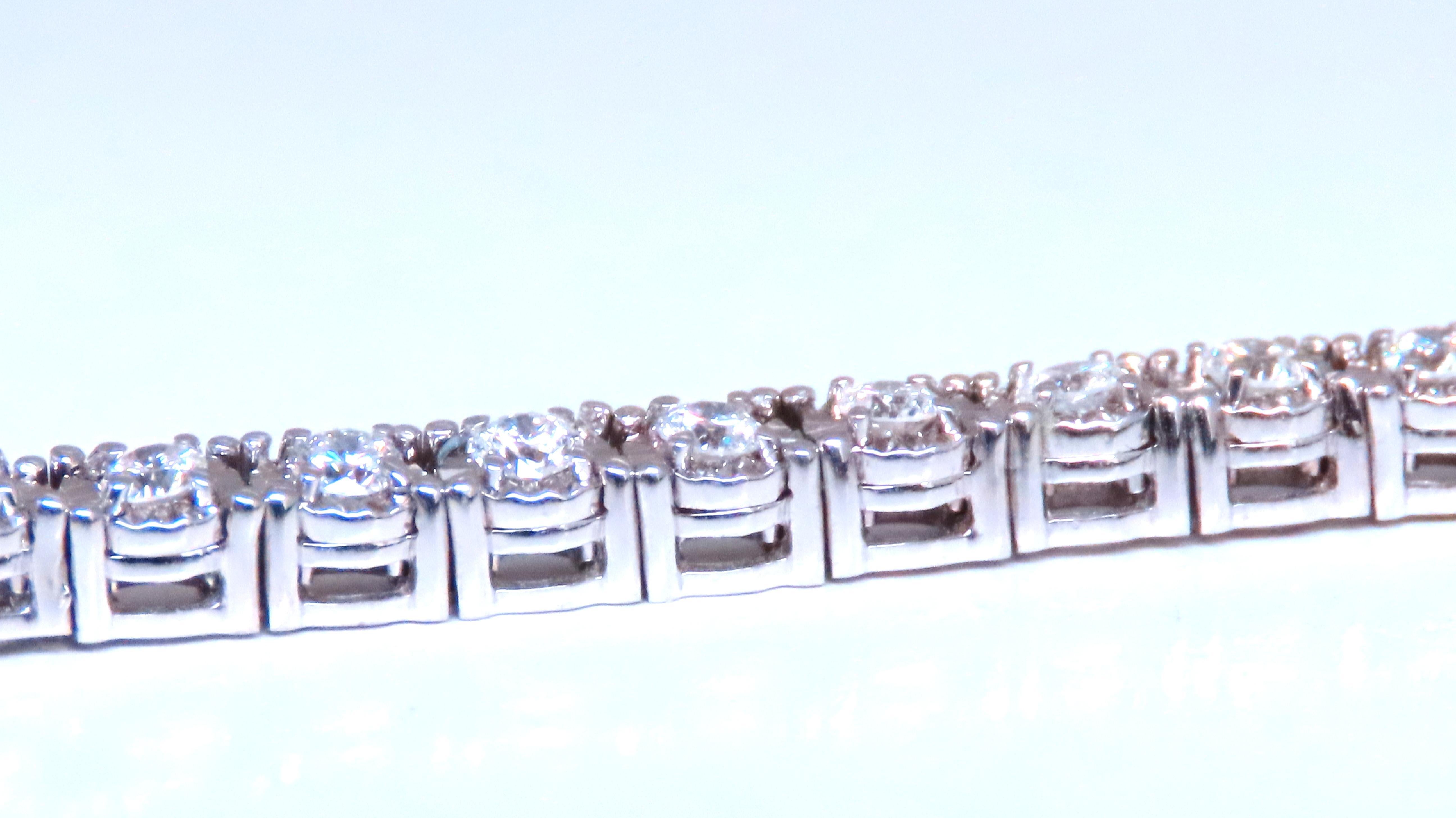Contemporary 2.40ct natural round diamonds bracelet 14kt gold 12467 For Sale