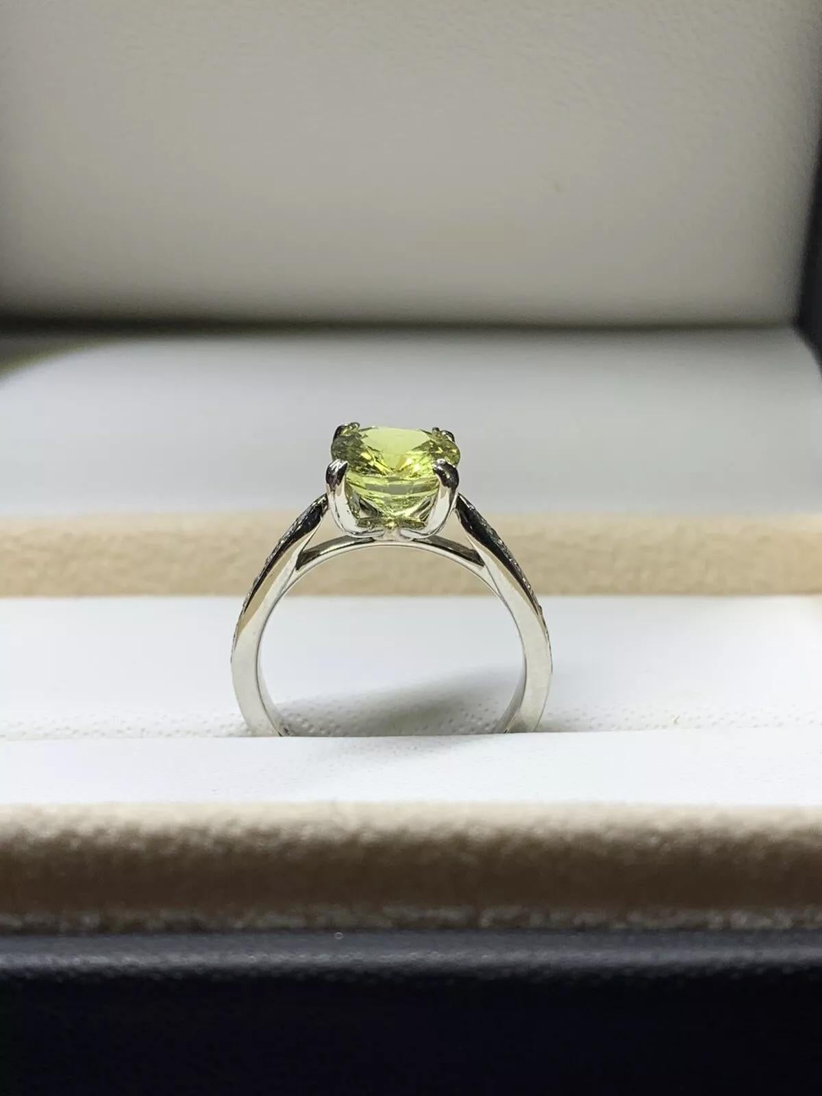 2.40ct Peridot and diamond engagement ring in platinum. In New Condition For Sale In London, GB