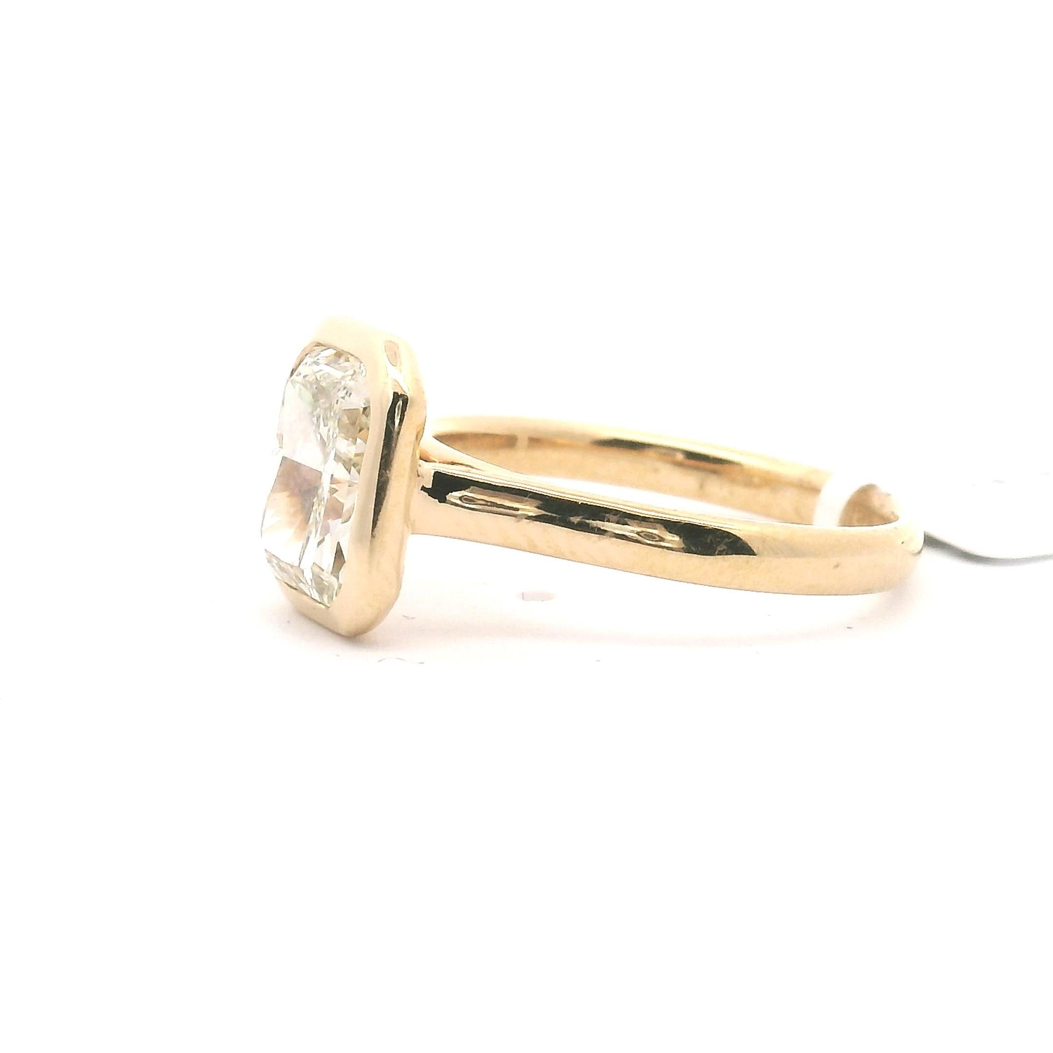 2,40ct. Bague de fiançailles diamant taille radiant en vente 2