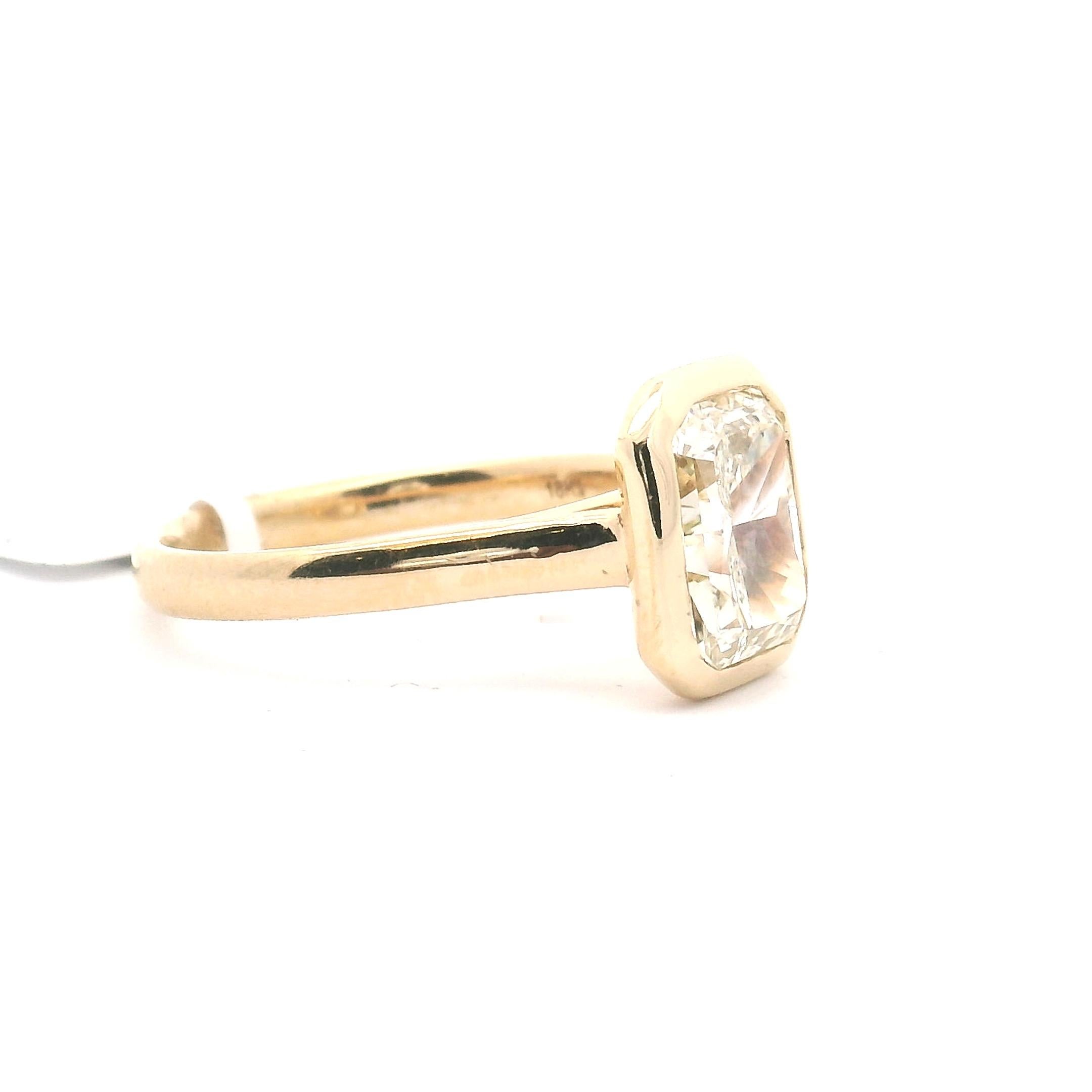 2,40ct. Bague de fiançailles diamant taille radiant en vente 3