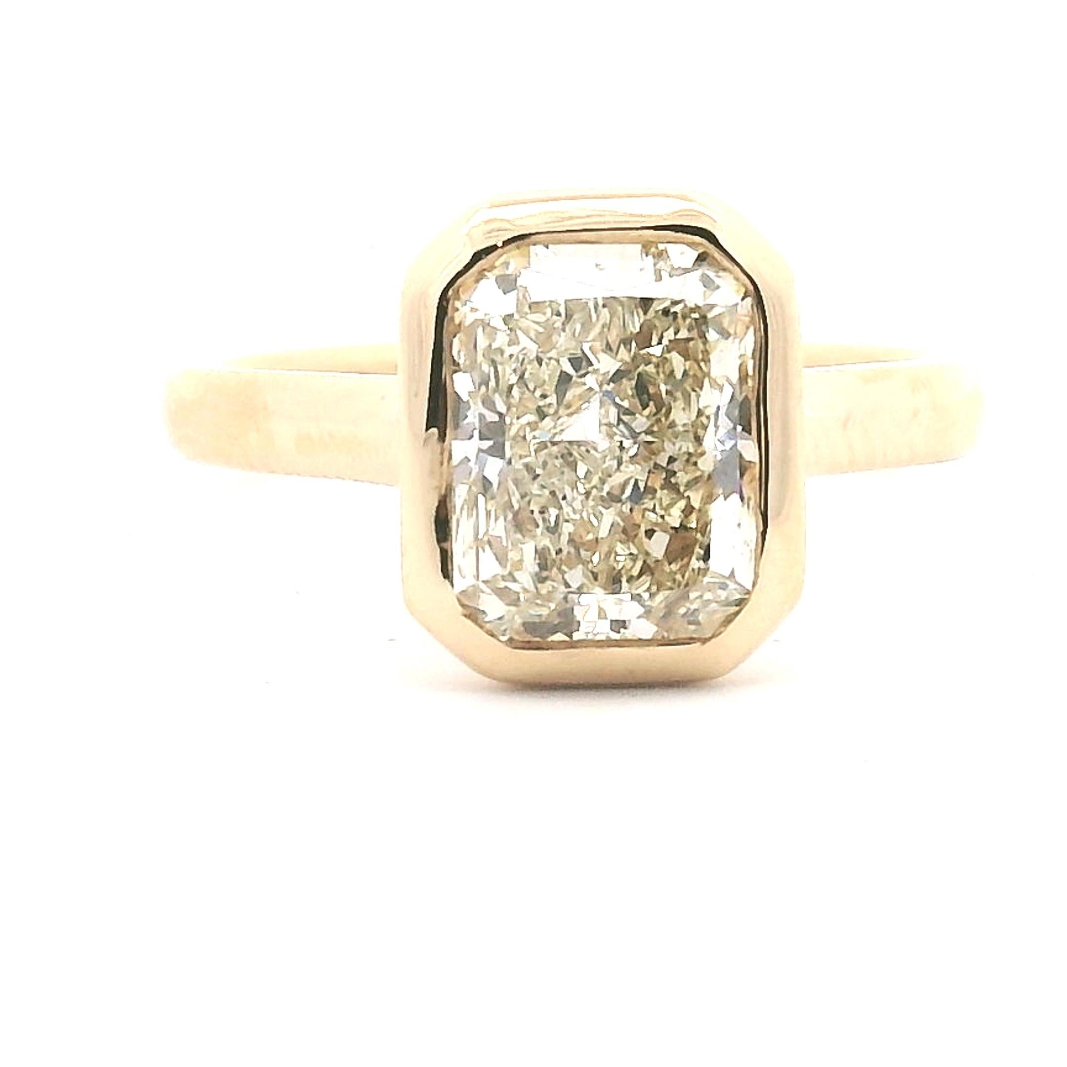 2,40ct. Bague de fiançailles diamant taille radiant en vente 4
