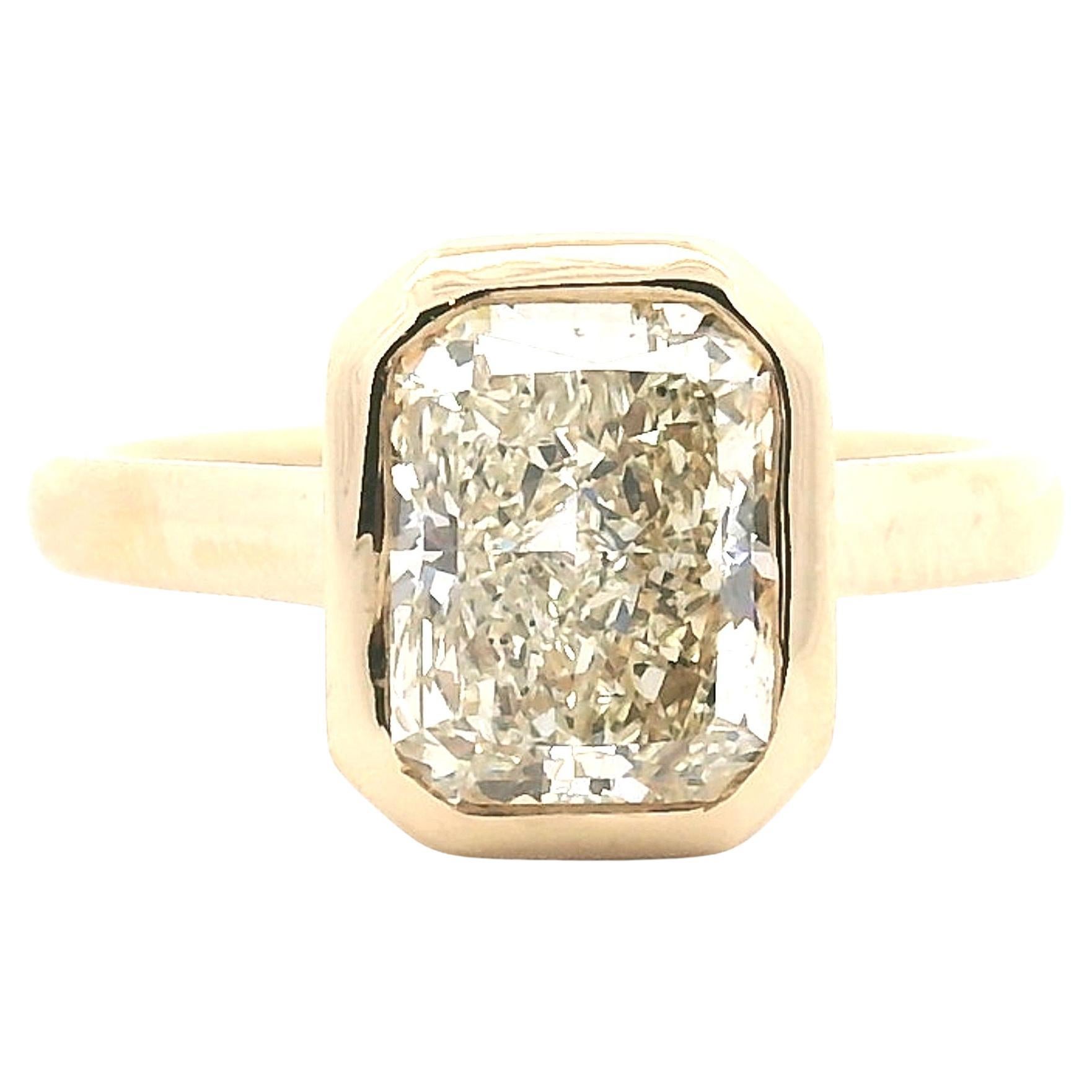 2.40ct. Anello di fidanzamento con diamante a taglio radiante