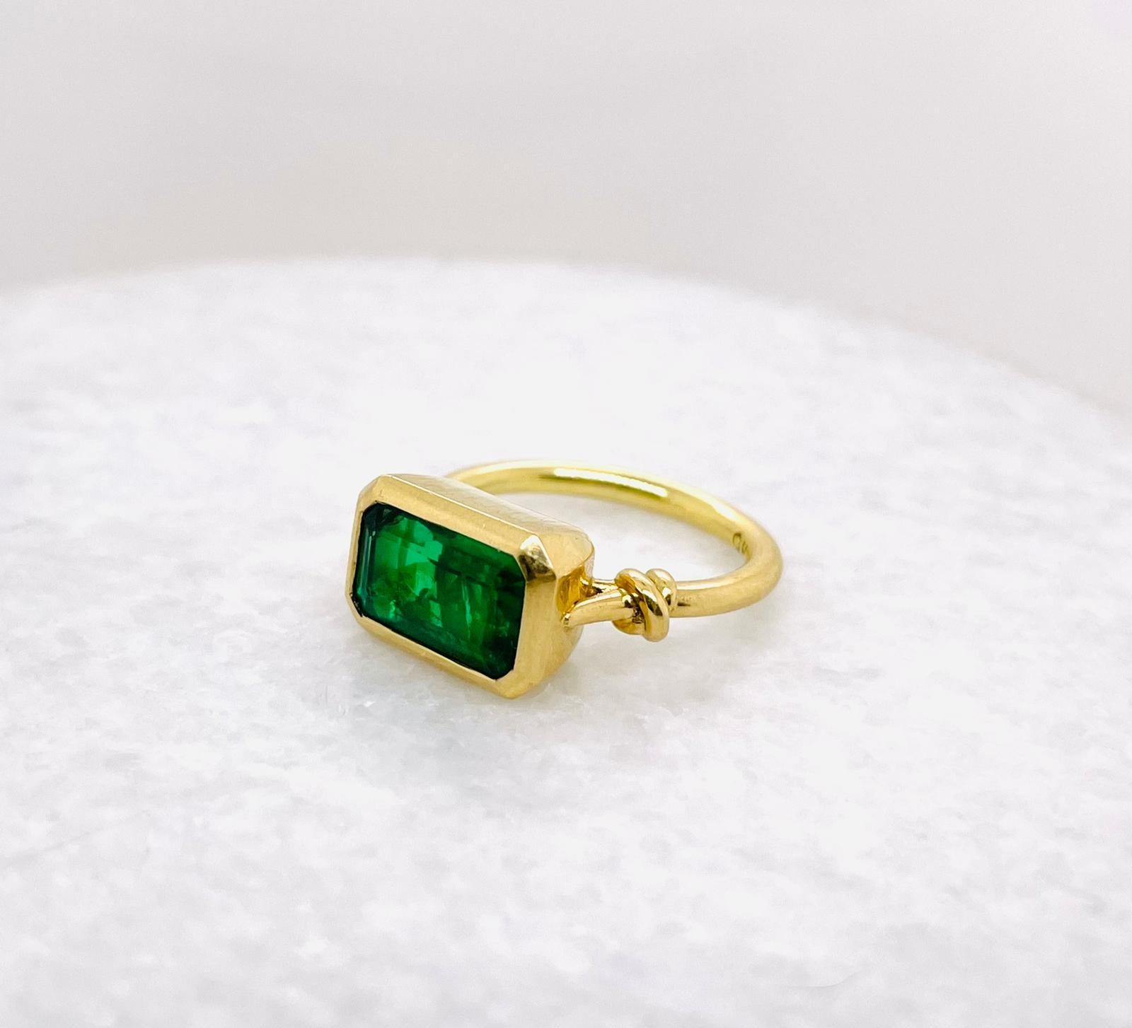 2.50ct Zambian Emerald 'Forget Me Knot' Ring in 18ct Yellow Gold  In New Condition In Brisbane, AU