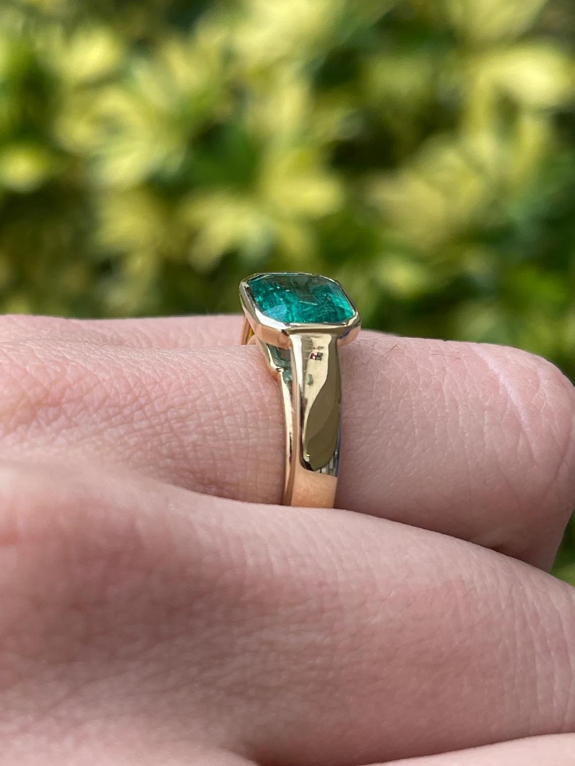 2,40 Karat 14K natürlicher Smaragd-Emerald-Schliff Lünette Set Solitär Right Hand Ring Damen im Angebot