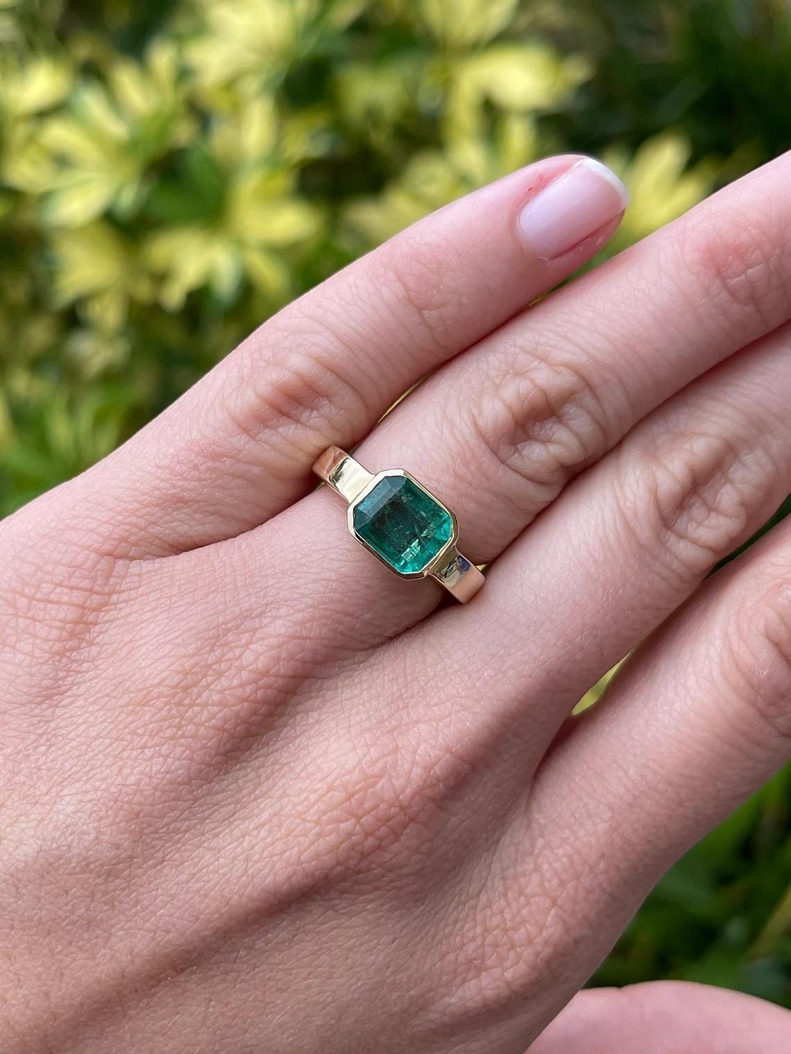 2,40 Karat 14K natürlicher Smaragd-Emerald-Schliff Lünette Set Solitär Right Hand Ring im Angebot 1