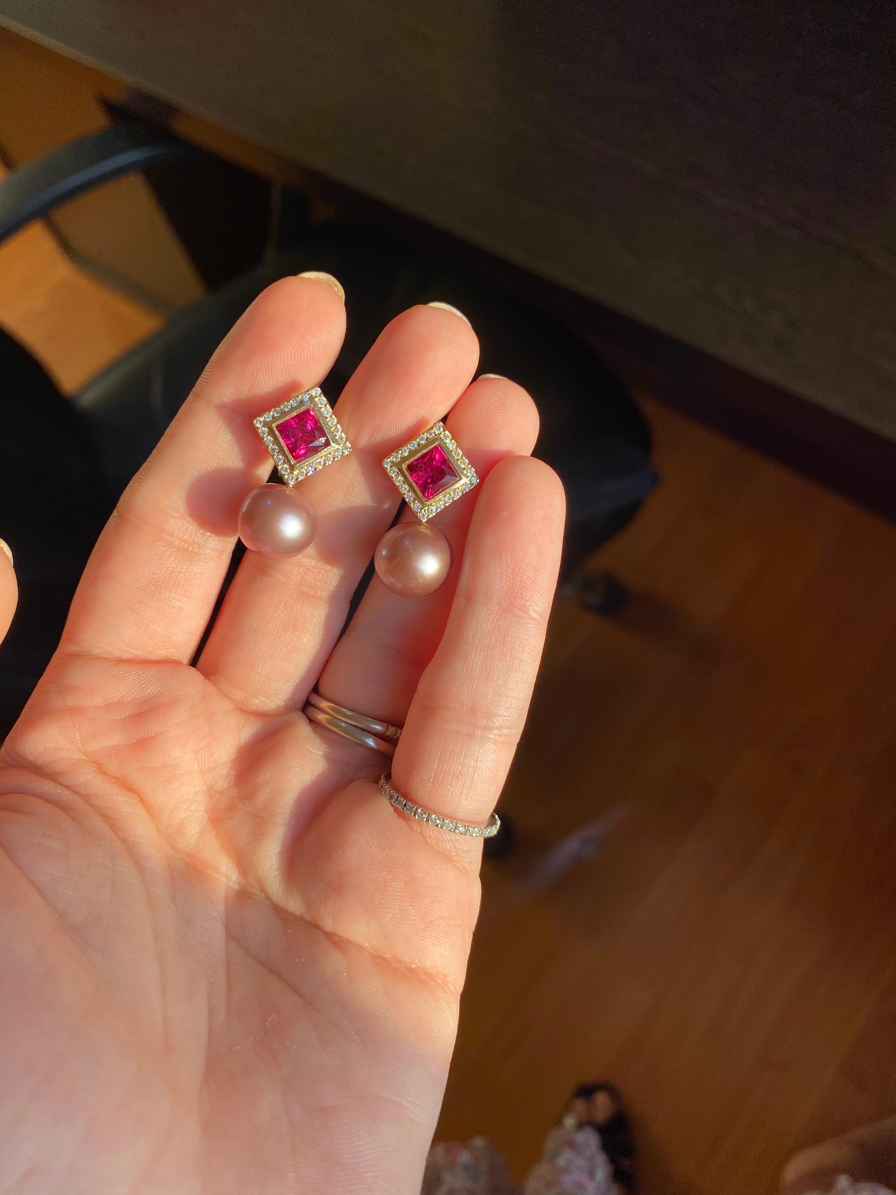 2.40cts Rubellite diamond lilac pearl earrings, 18K gold, by Michelle Massoura In Excellent Condition For Sale In Nicosia, CY