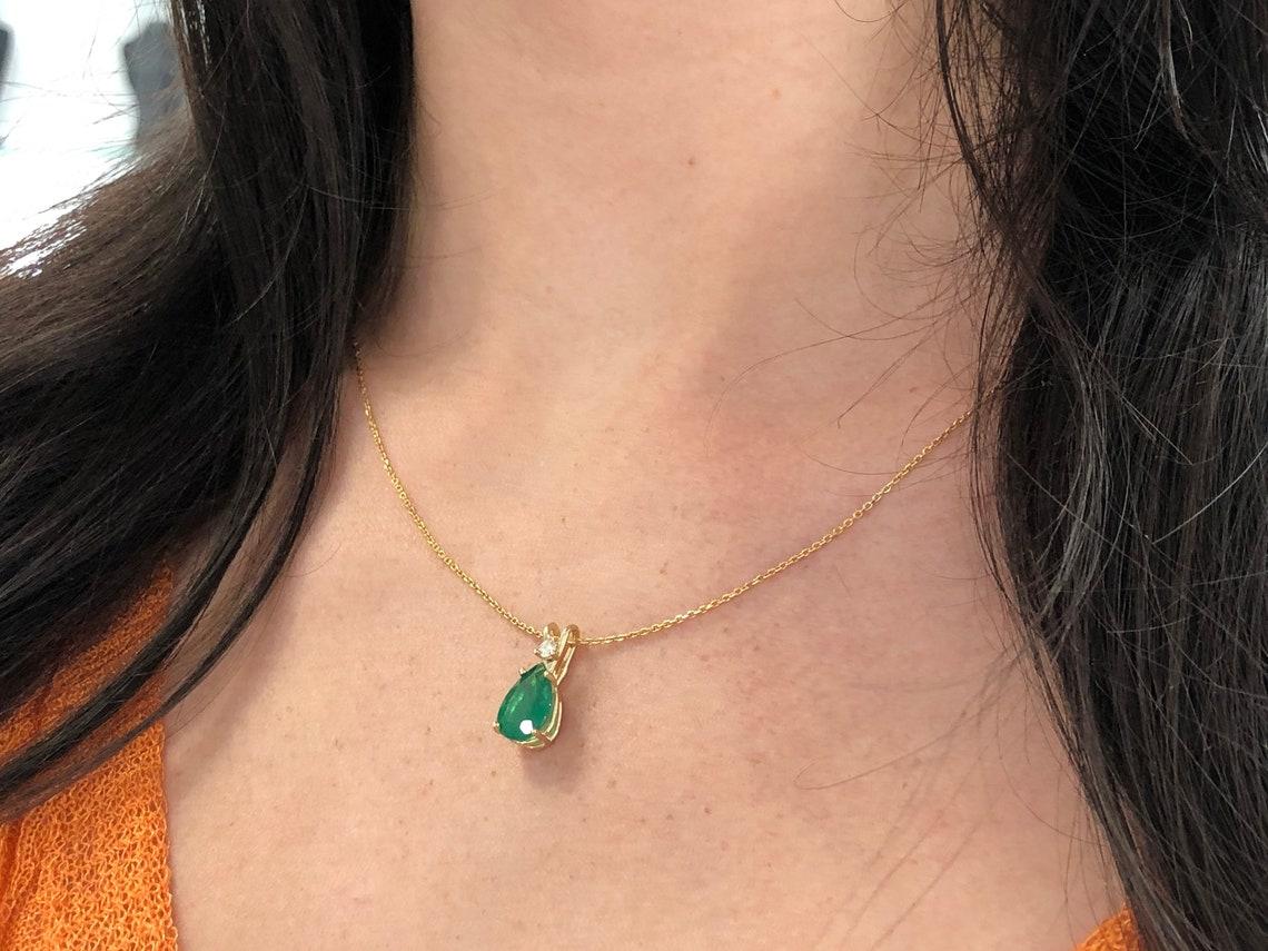 2,40tcw Smaragd & Diamant Halskette 14K Gold Birnen-Smaragd-Anhänger Natürlicher Smaragd (Moderne) im Angebot