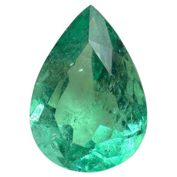 Émeraude de Colombie taille poire, 2,41 carats 10,5x7,5, vert bleuté pastel en vente