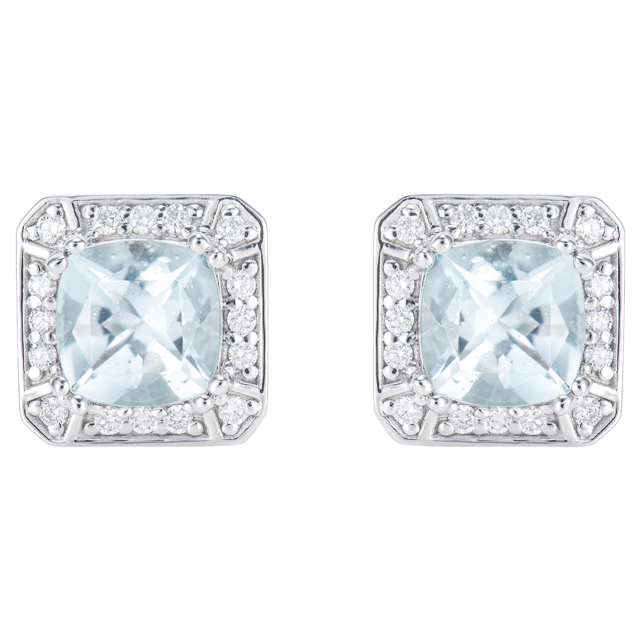 Clous d'oreilles en or blanc 18 carats avec aigue-marine de 2,41 carats et diamants blancs. en vente