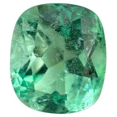 Esmeralda verde colombiana limpia de 2,41 quilates - Muzo talla cojín 9x8
