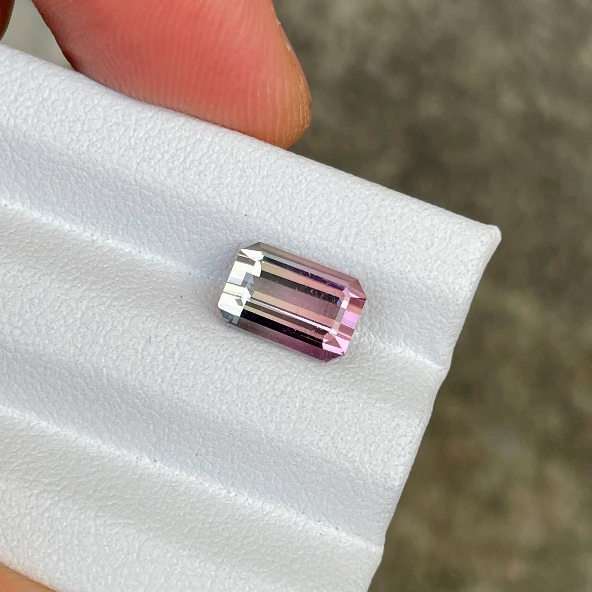 Taille émeraude Pierre tourmaline bicolore taille émeraude afghane de 2.41 carat en vente