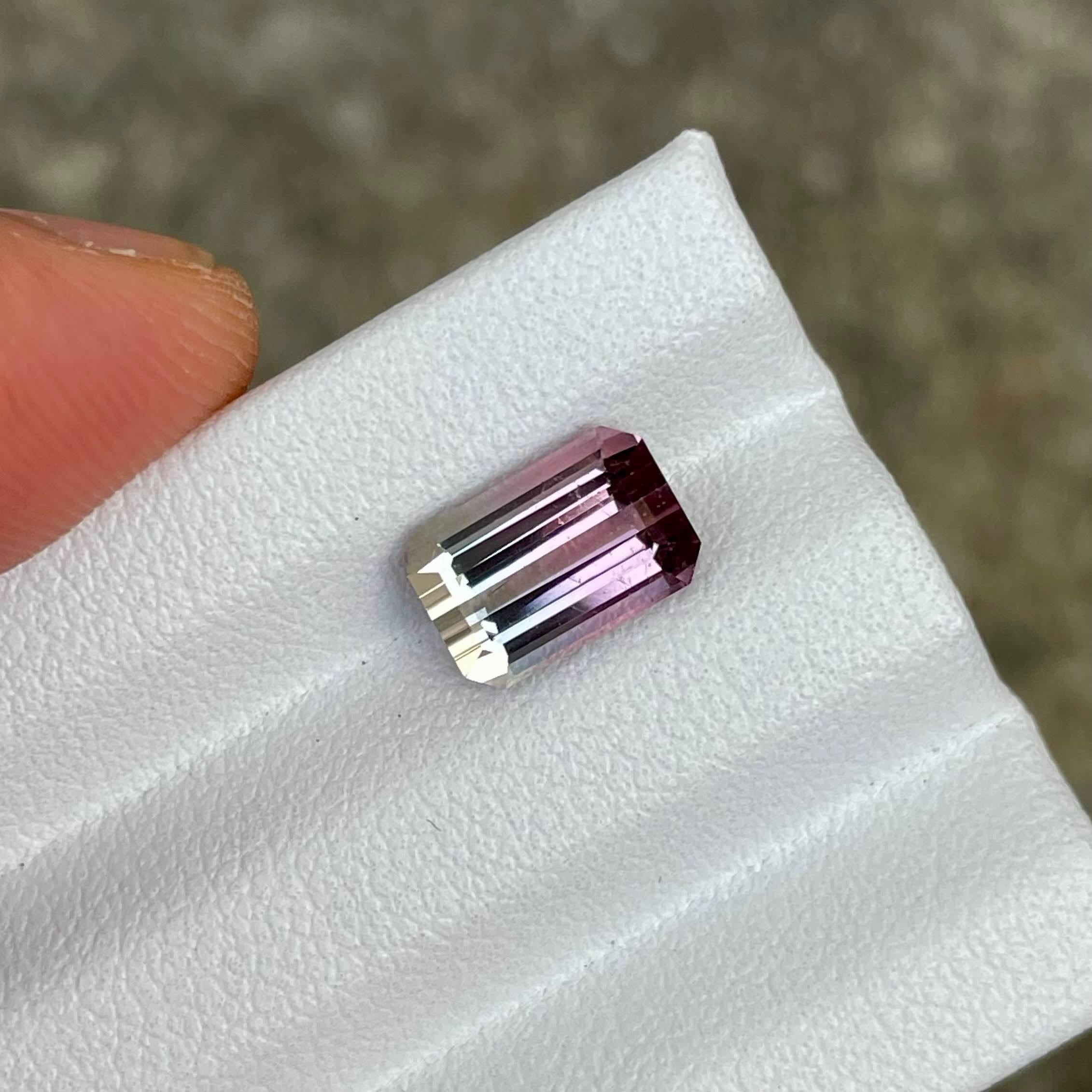 Pierre tourmaline bicolore taille émeraude afghane de 2.41 carat Unisexe en vente