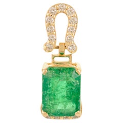 2,41 Ct. Ciondolo a forma di smeraldo in oro giallo massiccio 14 carati con design a ferro di cavallo con diamanti