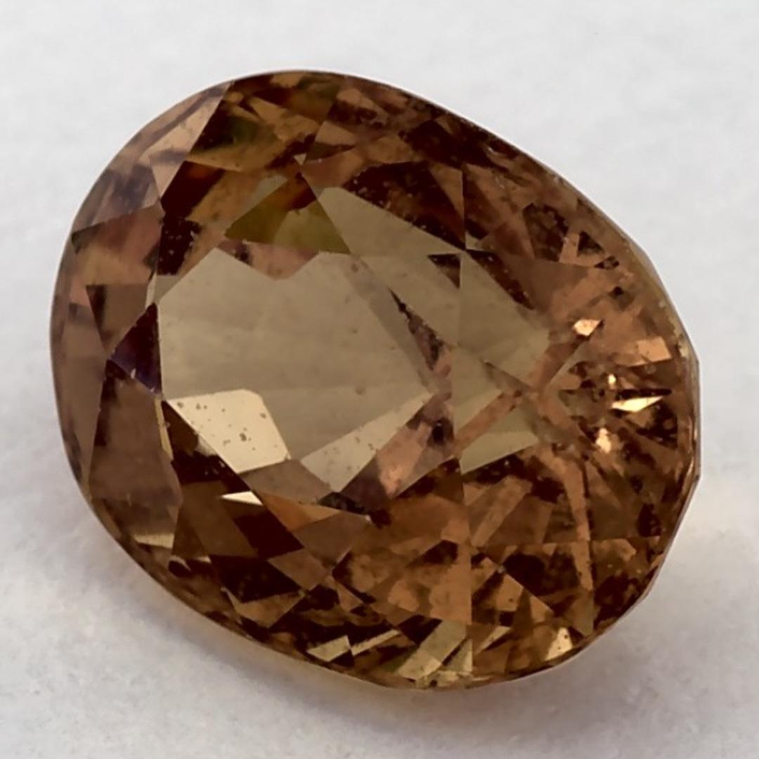 Ce saphir jaune naturel offre élégance et sophistication. Avec sa riche saturation des couleurs et sa coupe précise, il constitue la pièce maîtresse parfaite pour une bague de fiançailles ou une conception de bijoux de luxe.

Ce saphir provient du