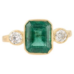 2.41 CTW Nature Emerald Diamond Three Stone Engagement Ring in 18k Yellow Gold (Bague de fiançailles à trois pierres en or jaune 18k)