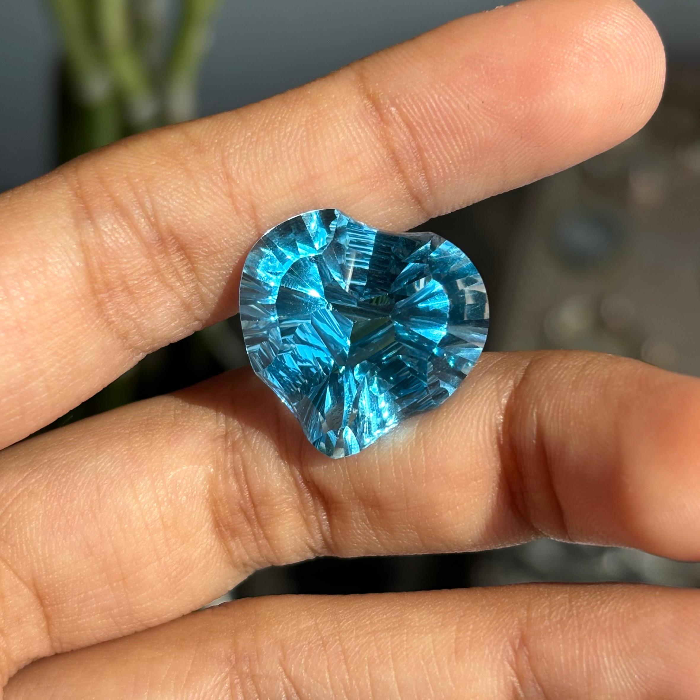 24.12 Carat Natural Blue Heart Shaped Topaz Stone In New Condition For Sale In Bangkok, TH