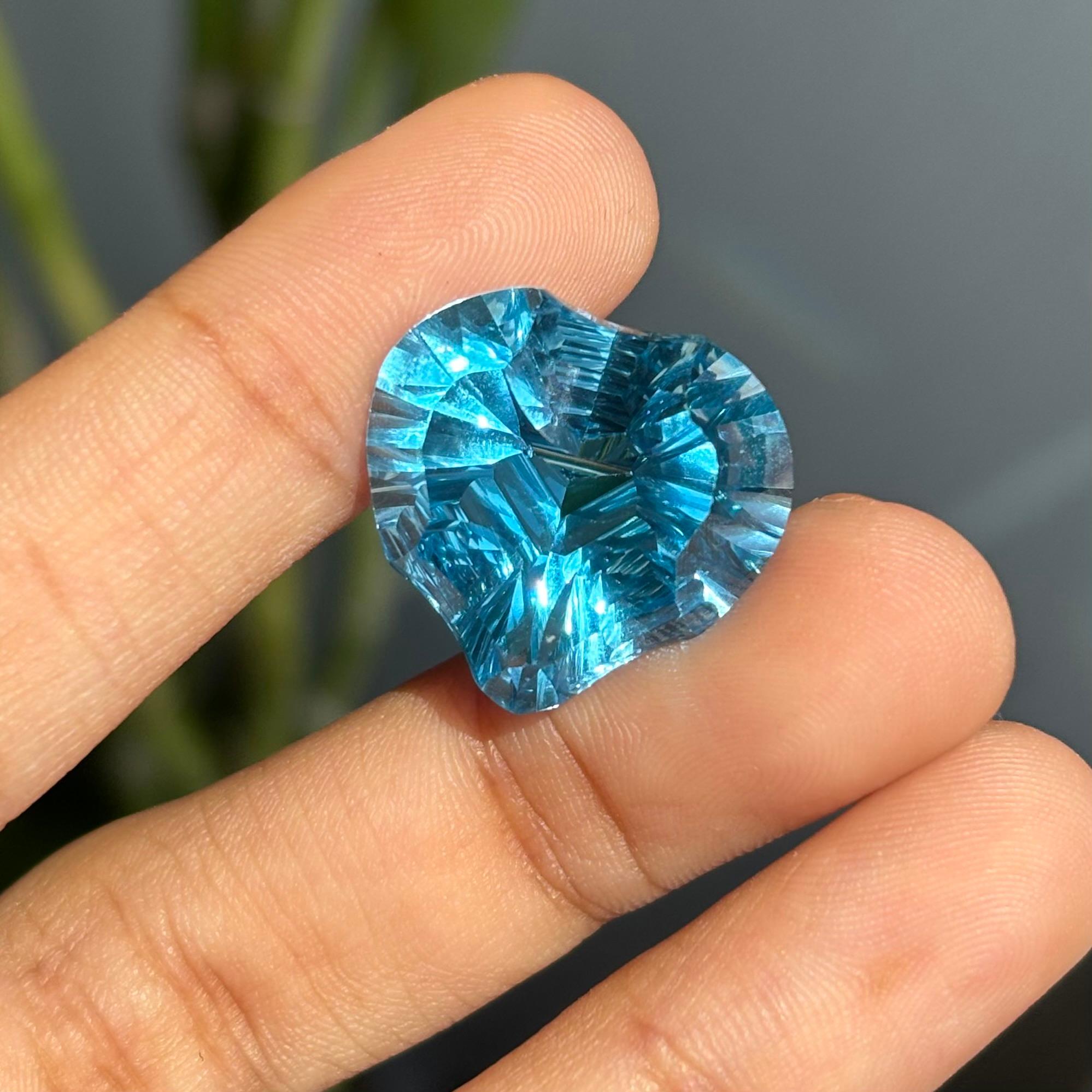24.12 Carat Natural Blue Heart Shaped Topaz Stone For Sale 2