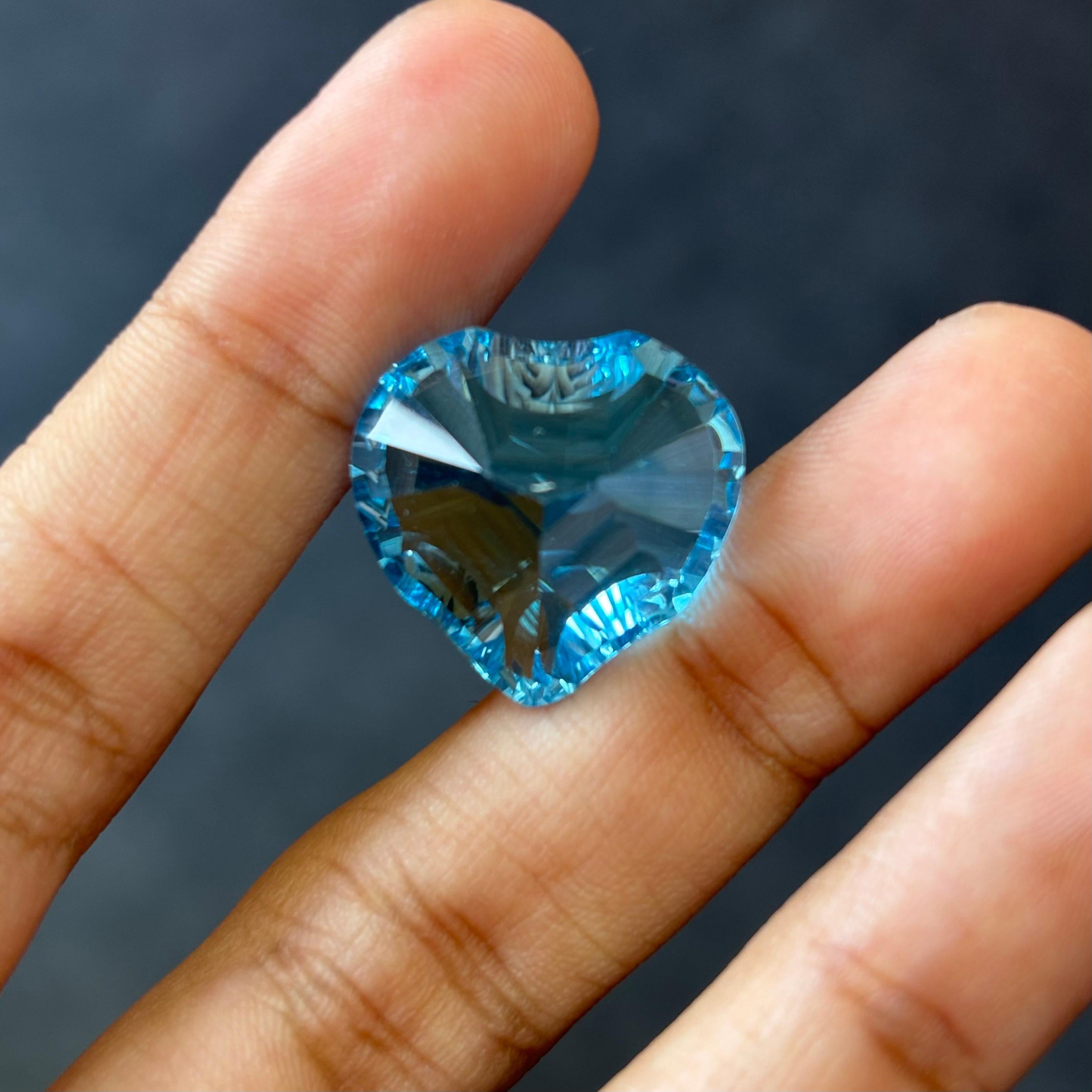 24.12 Carat Natural Blue Heart Shaped Topaz Stone For Sale 4