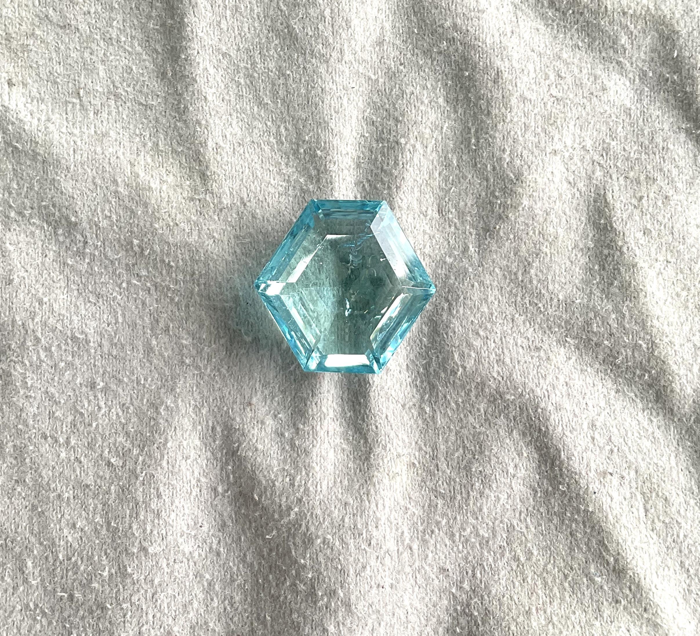 Art Deco 24.16 Carats Aquamarine Top Quality  Hexagon Cut Stone For Jewelry Natural Gem For Sale