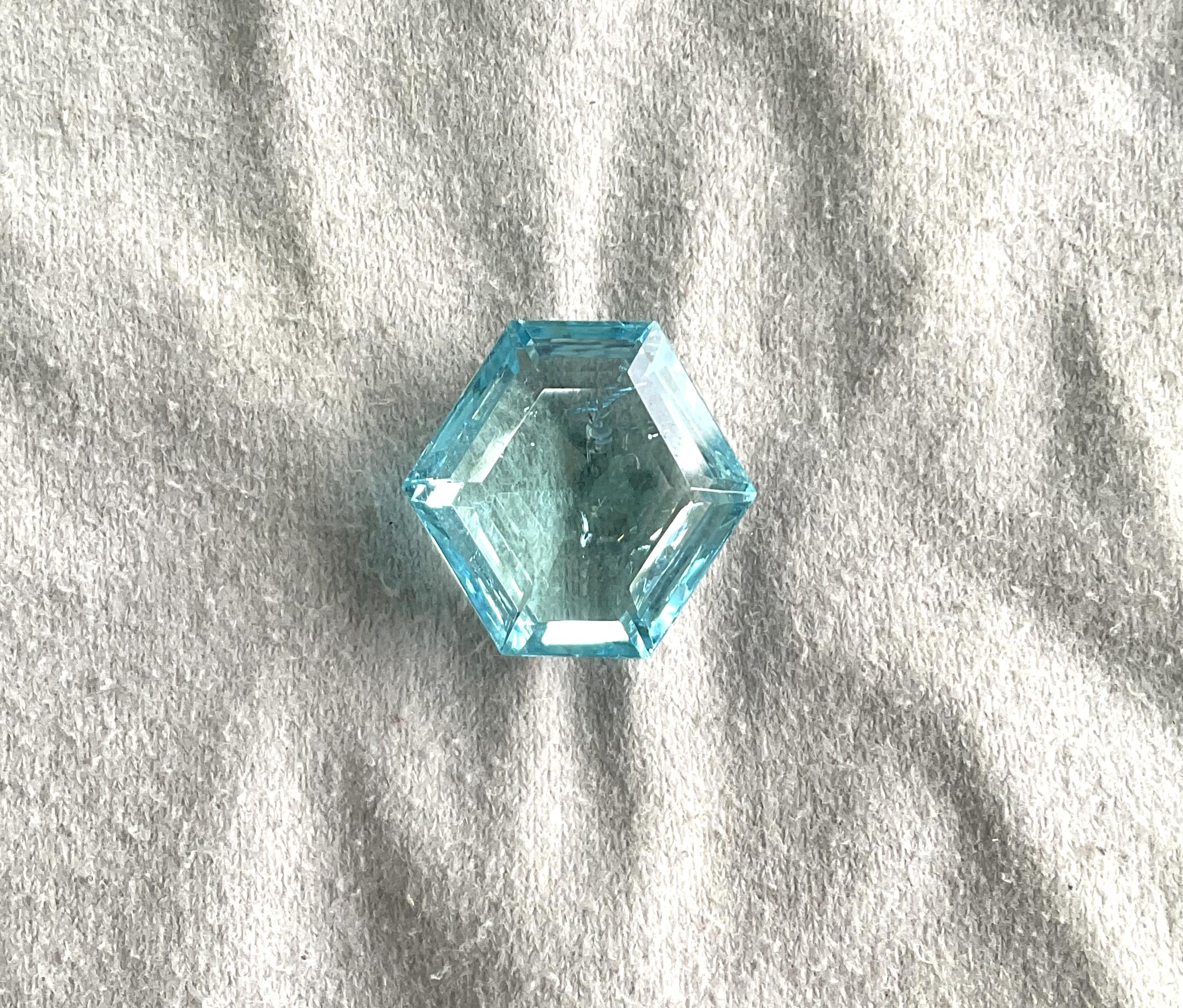 24.16 Carats Aquamarine Top Quality  Hexagon Cut Stone For Jewelry Natural Gem In New Condition For Sale In Jaipur, RJ