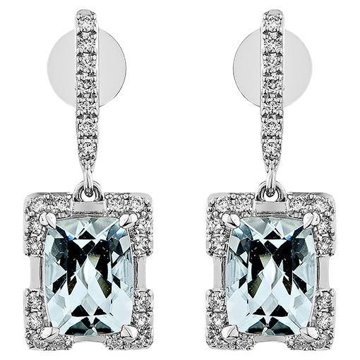 Boucles d'oreilles pendantes en or blanc 18 carats avec aigue-marine de 2,418 carats et diamant blanc.
