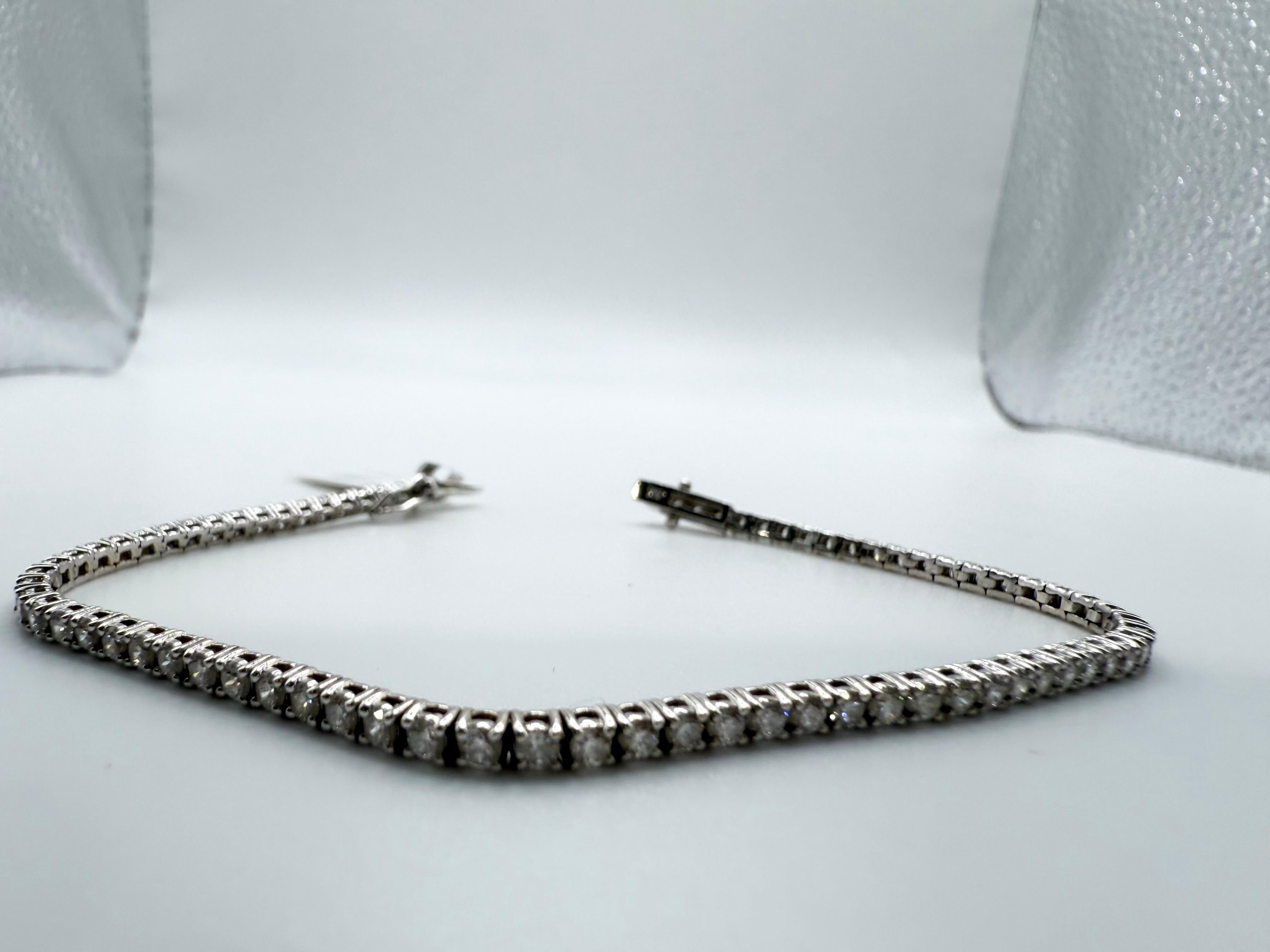 2,41ct Bracciale da tennis in oro 18KT, delicato e ben fatto In condizioni Nuovo in vendita a Boca Raton, FL