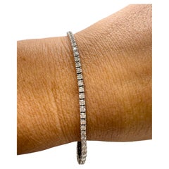 2.41ct Tennis bracelet 18KT gold dainty well made bracelet