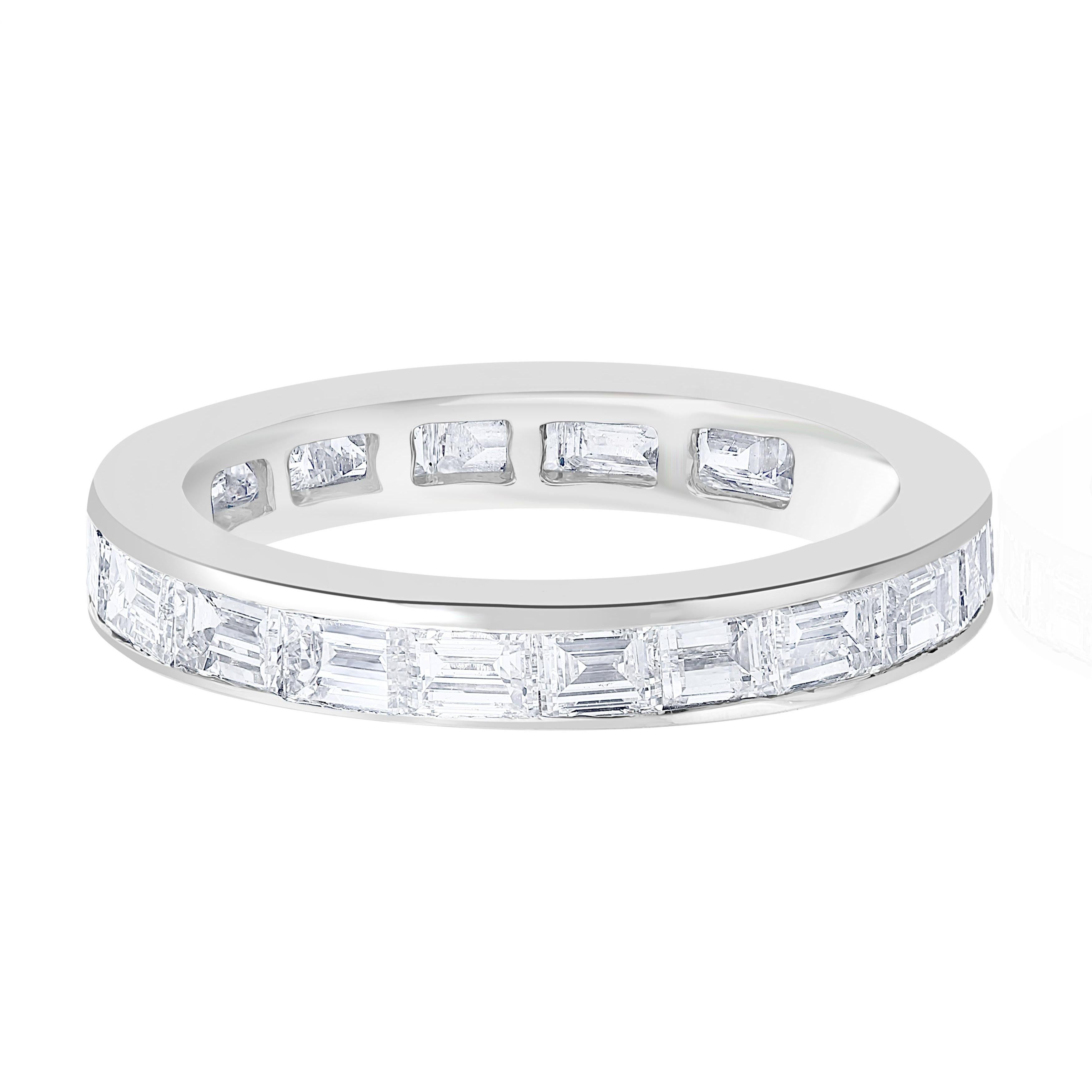 Auktion - 2,42 Karat Baguette Diamant Eternity Band Ring (Rundschliff) im Angebot