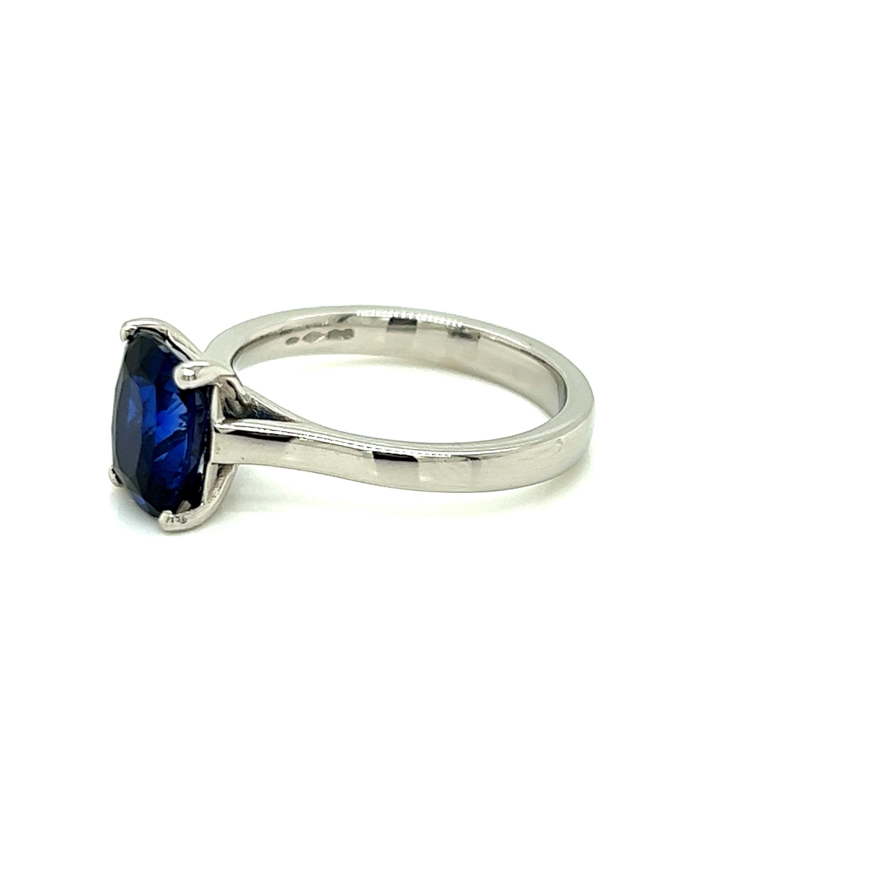 Contemporary 2.42 Carat Cushion cut Blue Sapphire Solitaire Platinum Ring For Sale