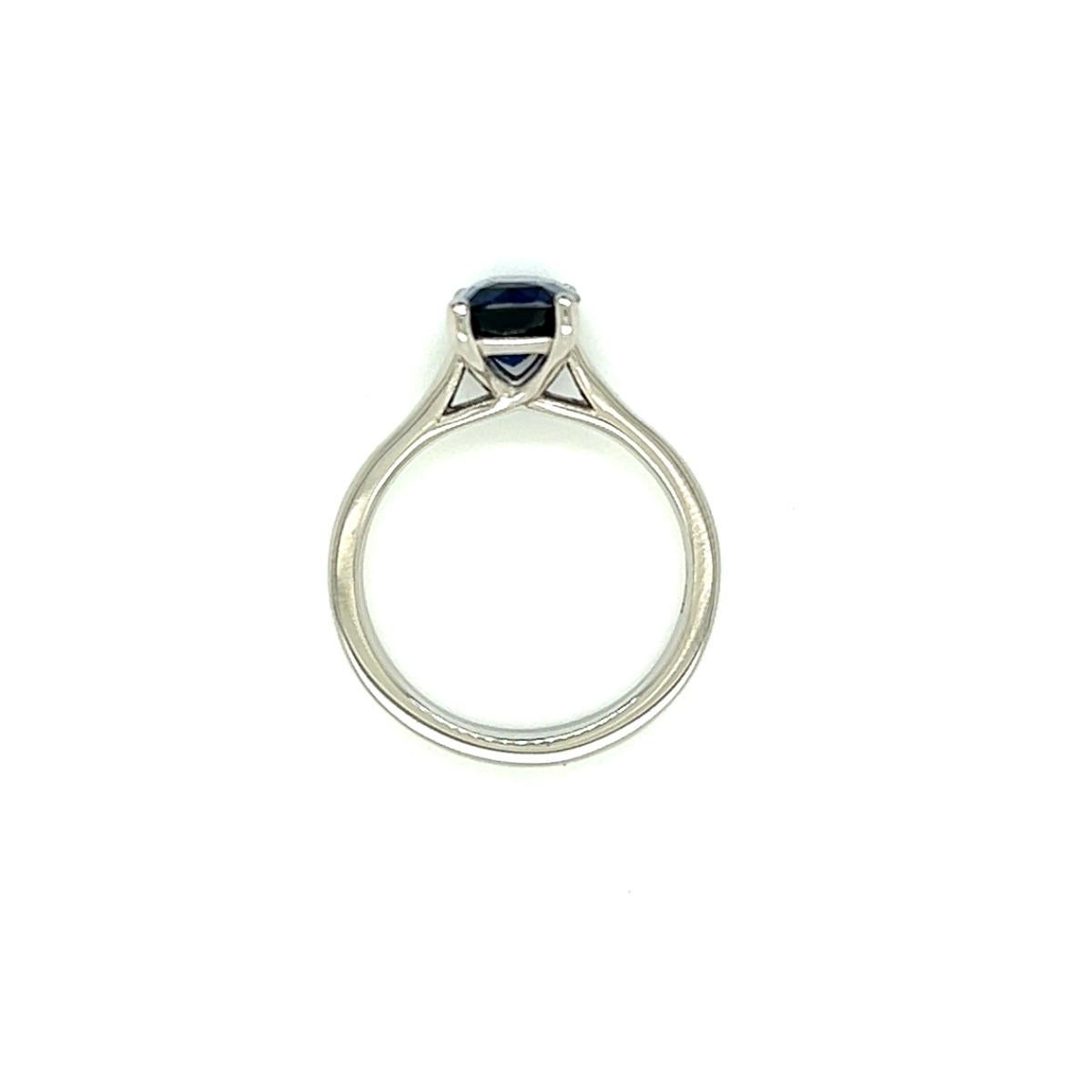 2.42 Carat Cushion cut Blue Sapphire Solitaire Platinum Ring In New Condition For Sale In London, GB