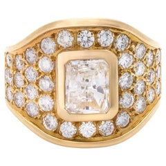Anillo de diamantes de 2,42 quilates en oro amarillo de 18 quilates